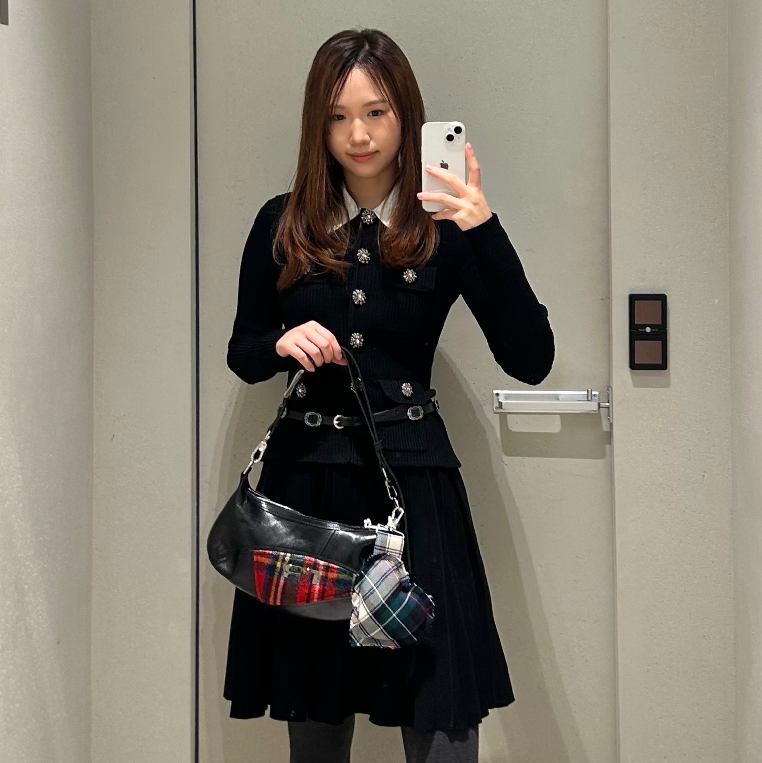 Rave Review Women Grace Heat Shaped Soft Key Chain With Embroidery Tartan Pink - 25FW 착용 스타일 - 3