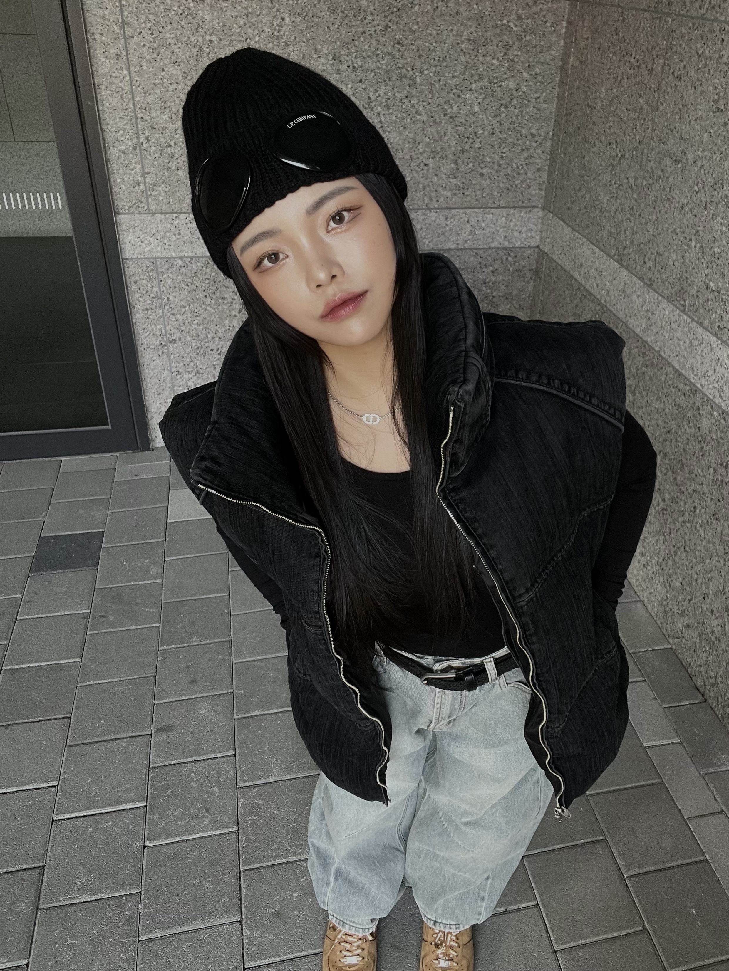 Nike x Supreme Air Force 1 Low Flax, C.P. Company Extra Fine Merino Wool Goggle Beanie Black - 24FW 착용 스타일 - 3