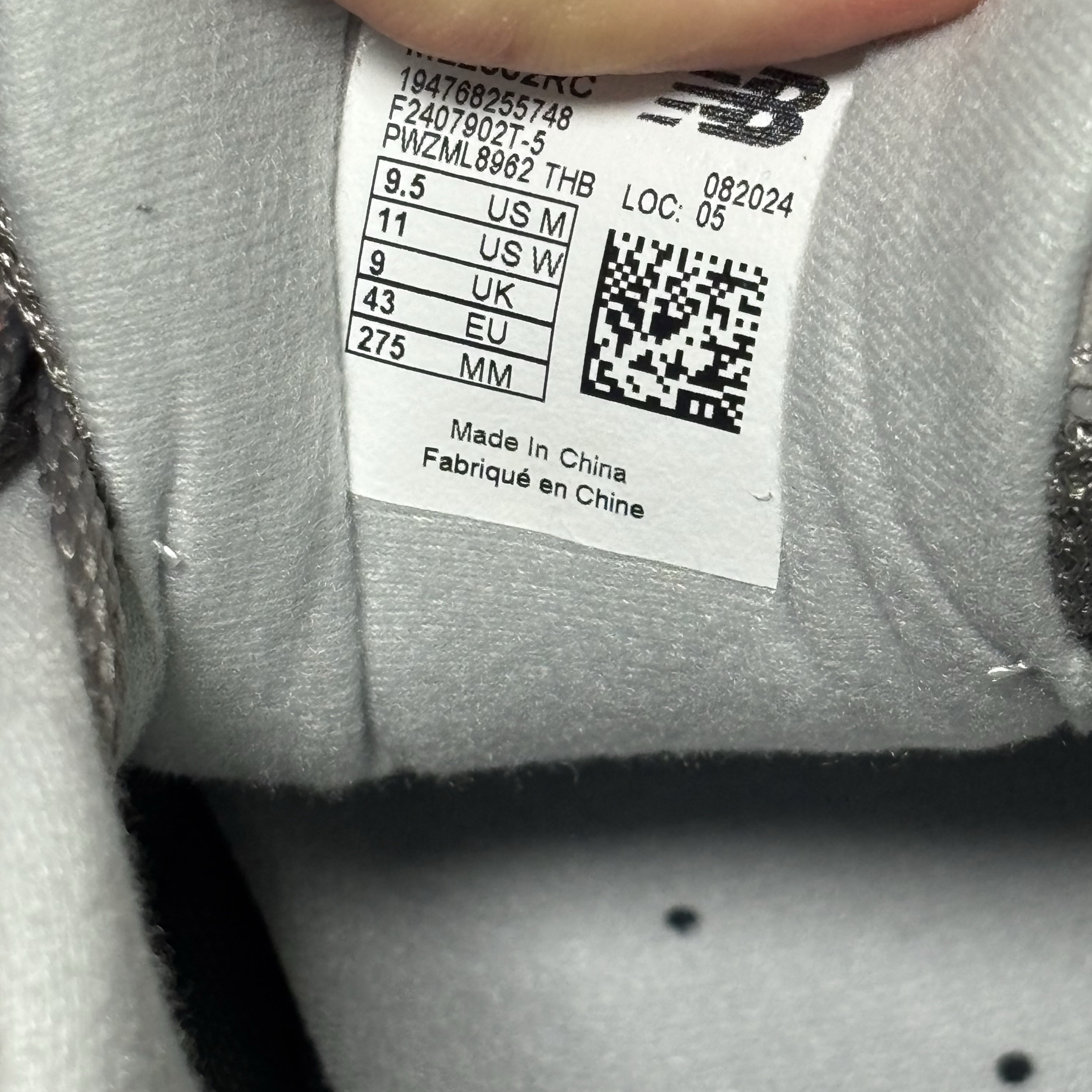 New Balance 2002R Grey 착용 스타일 - 3