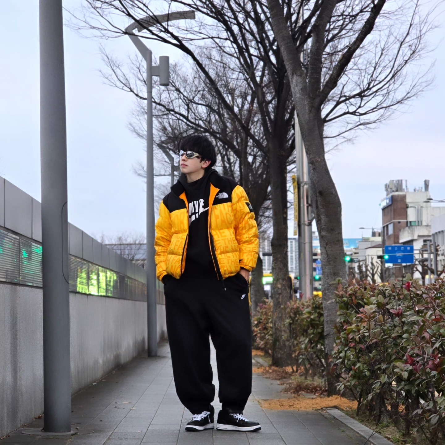 Nike NSW Club Fleece Graphic Pullover Hoodie black - Asia, Nike NSW Club Fleece Graphic Pullover Hoodie Black - US/EU 착용 스타일 - 1