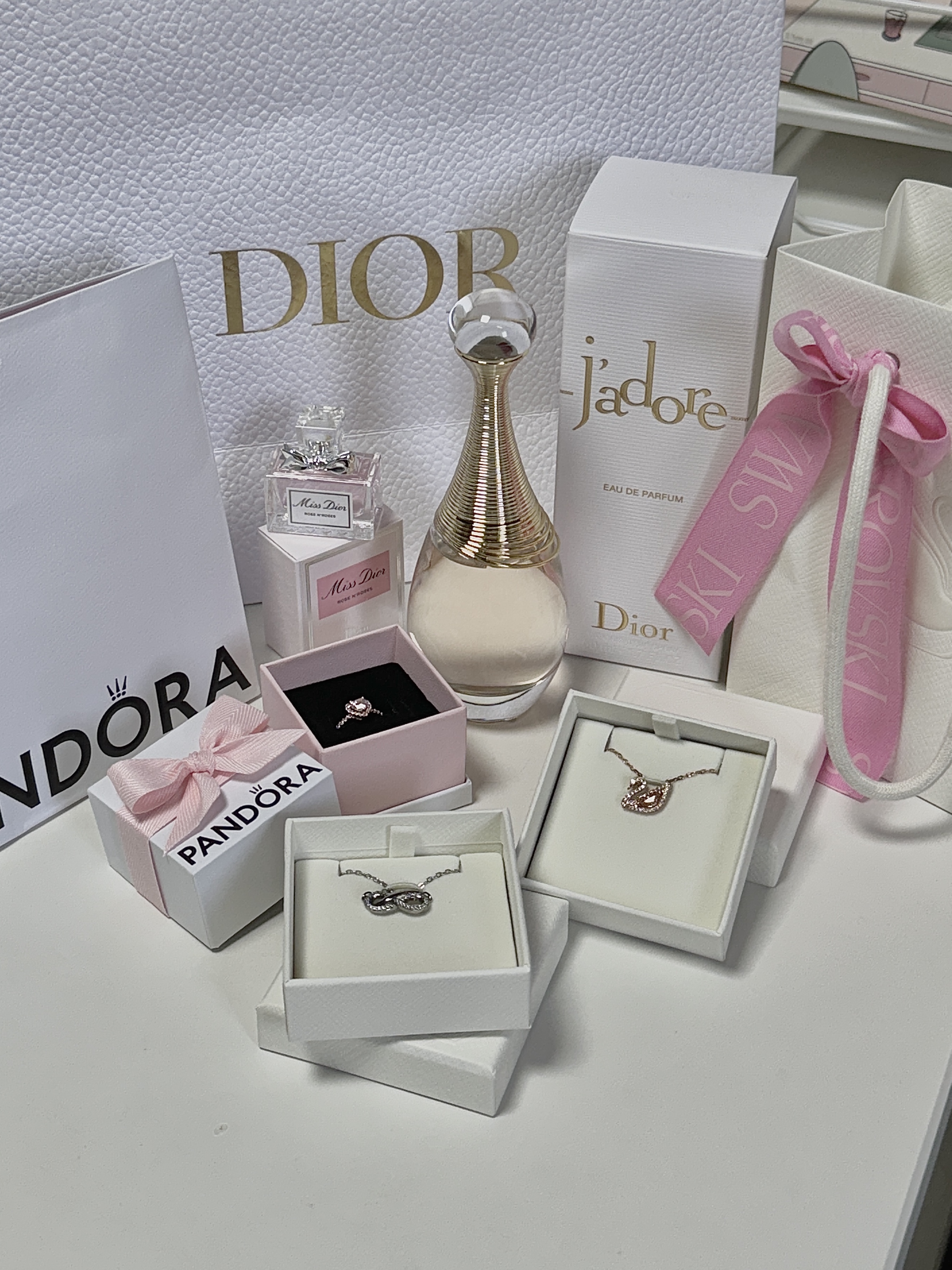 (W) Swarovski Hyperbola Pendant Pave Infinity White Rhodium Plated, (W) Swarovski Dazzling Swan Necklace Pink Rose Gold Plated 착용 스타일 - 3