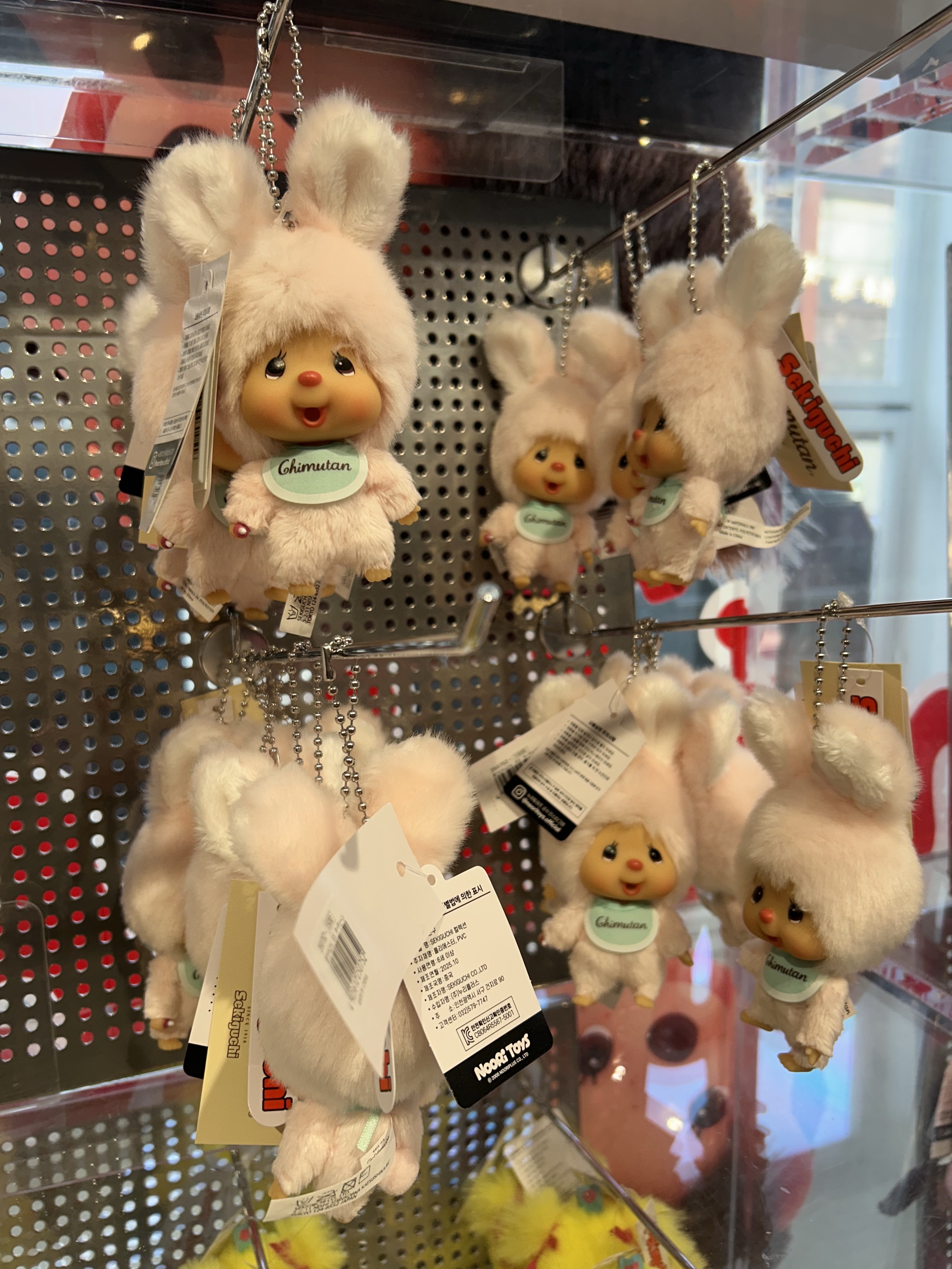 Monchhichi Chimutan Big Head SS Keychain Light Pink 착용 스타일