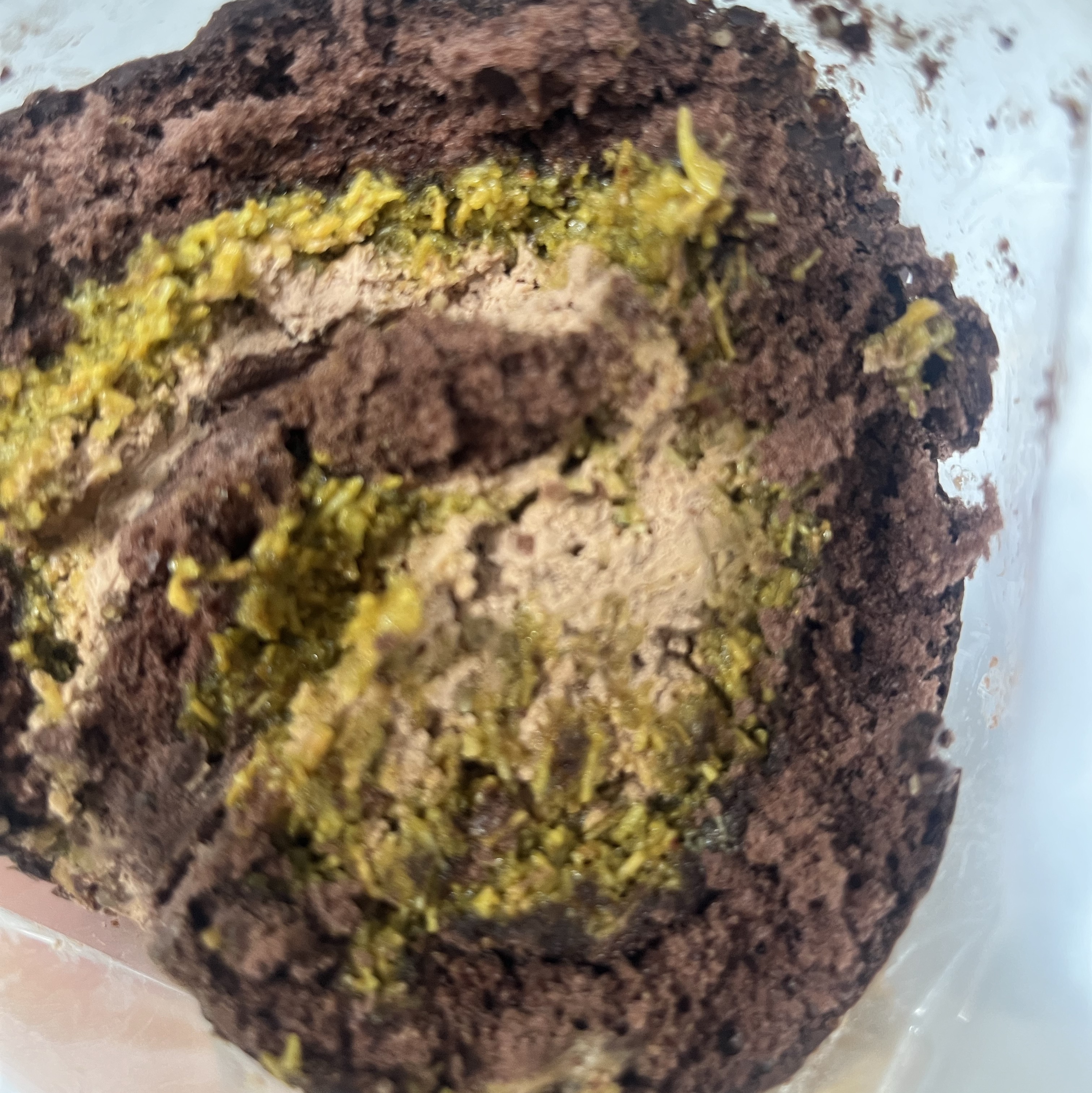 [KREAM 단독] tongtonge Dubai Style Chocolate Roll Cake 착용 스타일