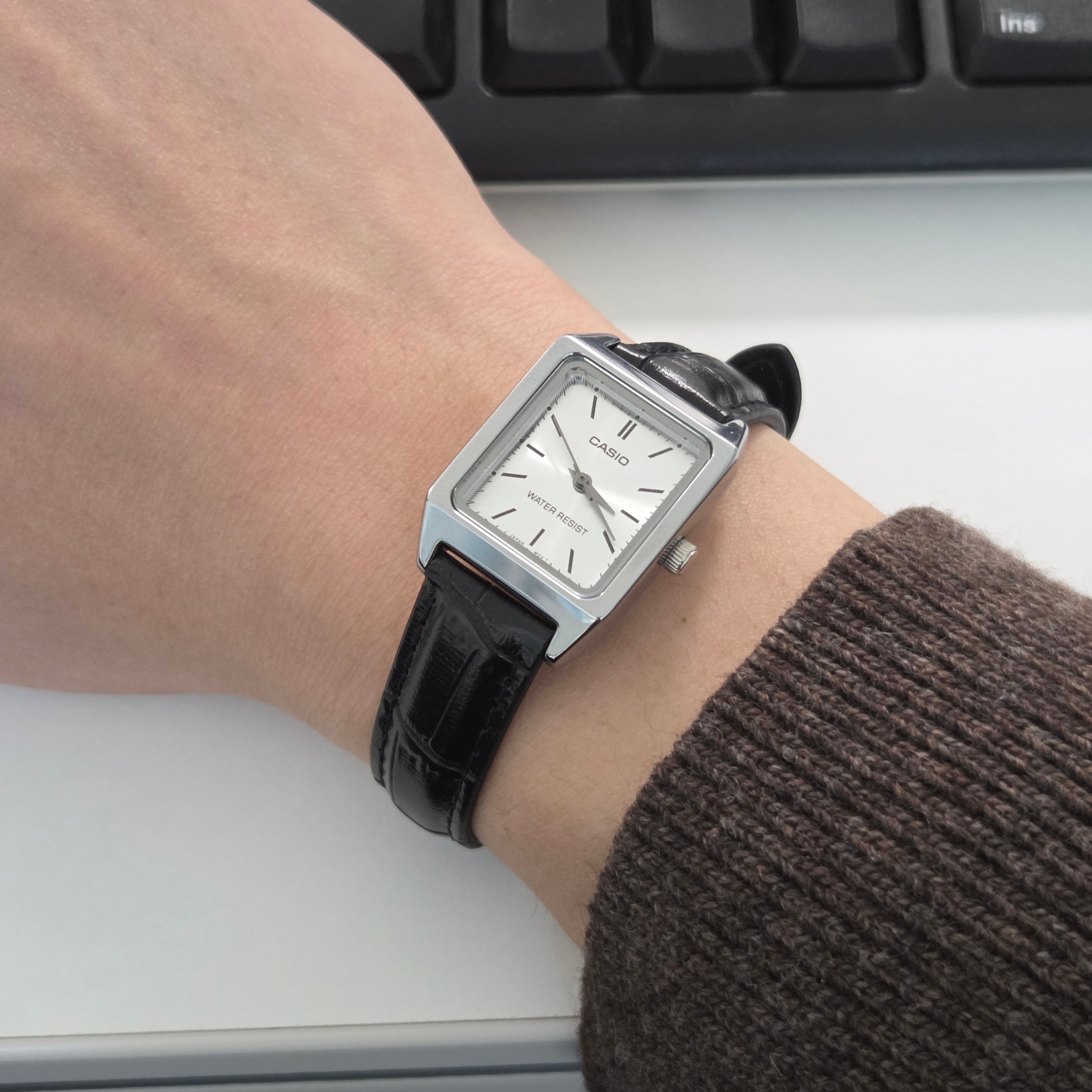 Casio LTP-V007L-7E1 착용 스타일