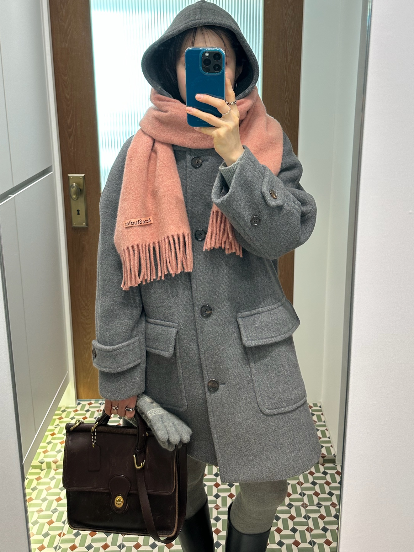 Acne Studios Narrow Wool Fringe Muffler Rose Melange, Dr. Martens 1461 Arcadia Leather Shoes Cherry Red Arcadia 착용 스타일 - 3