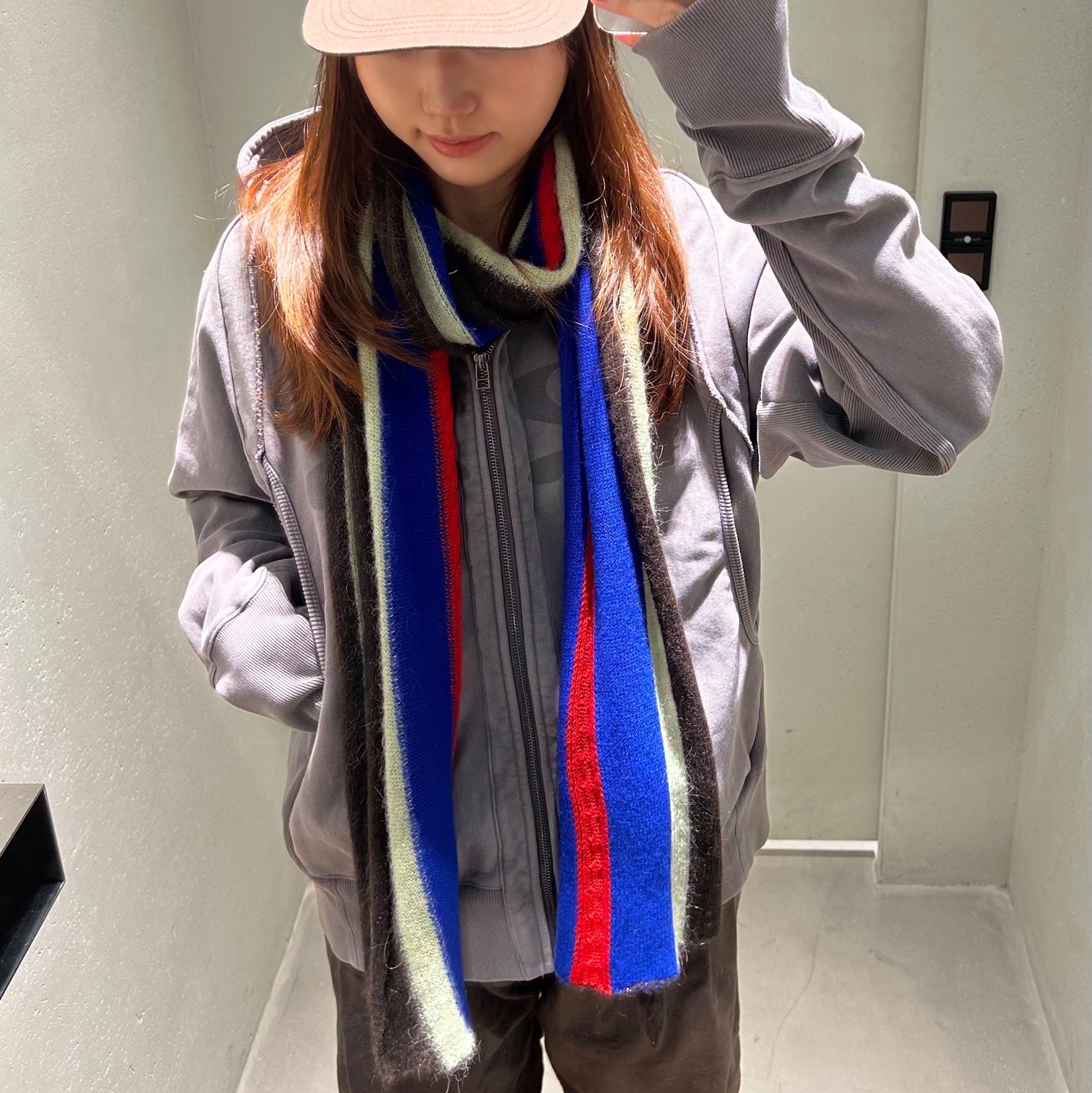 Jian Ye 25 Hoodie Gray - 25FW 착용 스타일 - 2