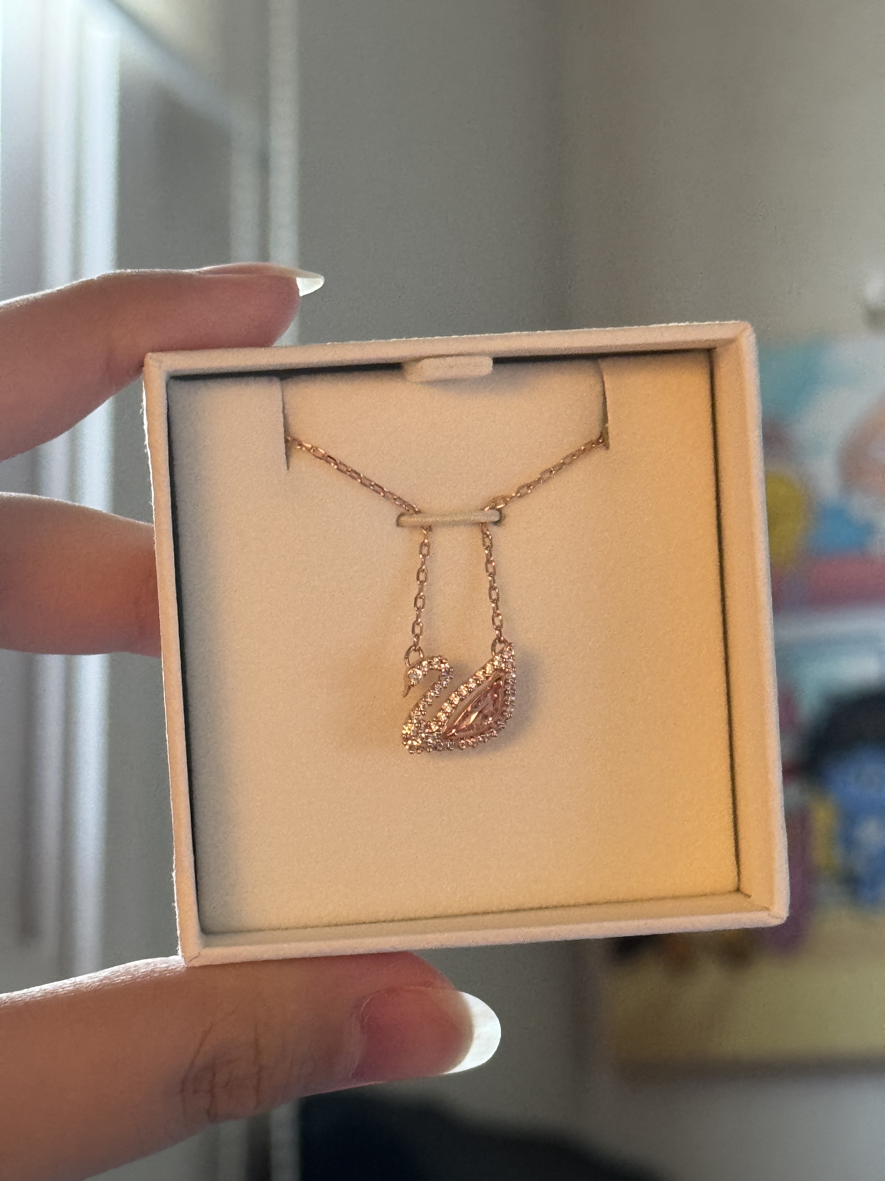(W) Swarovski Hyperbola Pendant Pave Infinity White Rhodium Plated, (W) Swarovski Dazzling Swan Necklace Pink Rose Gold Plated 착용 스타일 - 4