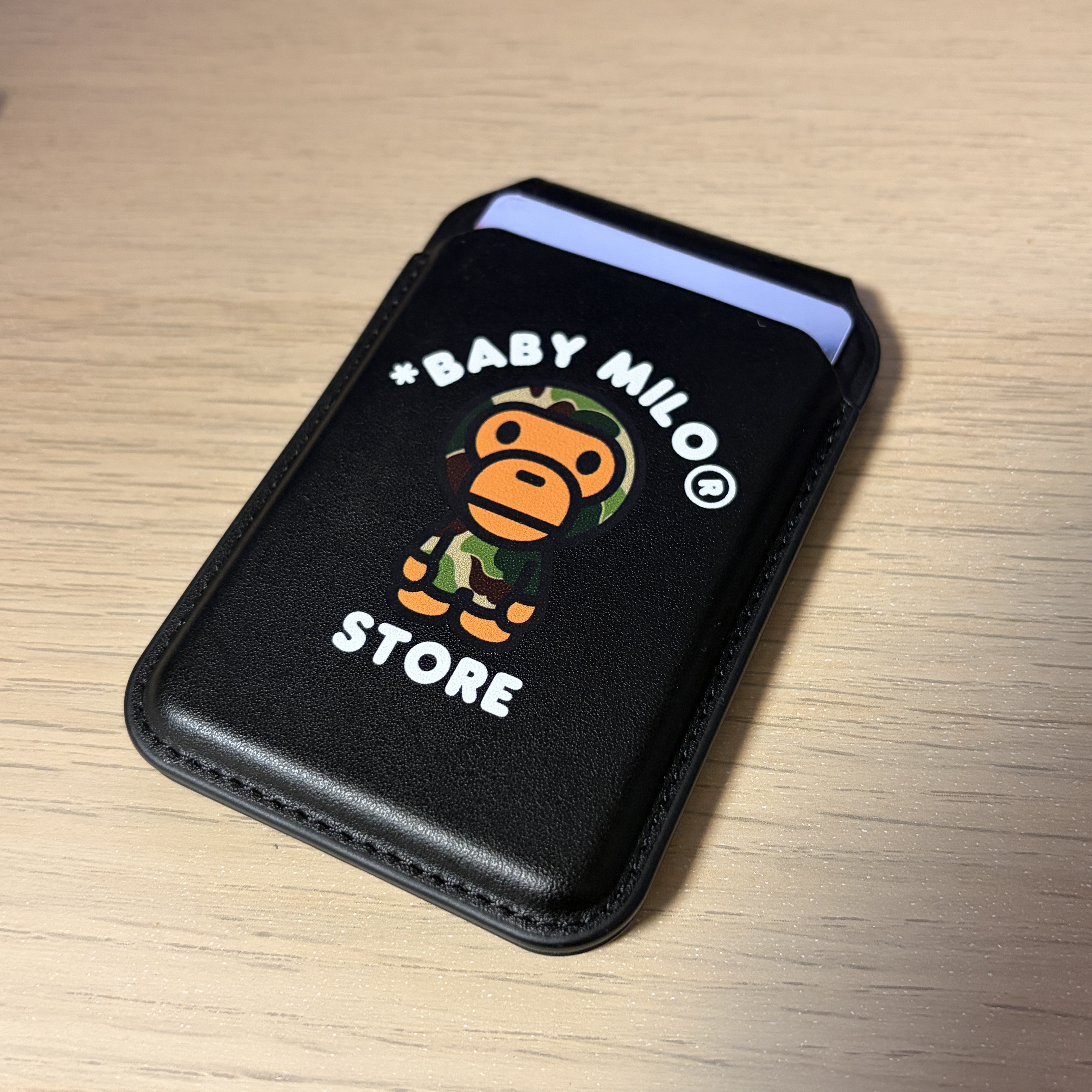BAPE Baby Milo MagSafe Card Holder Black 착용 스타일