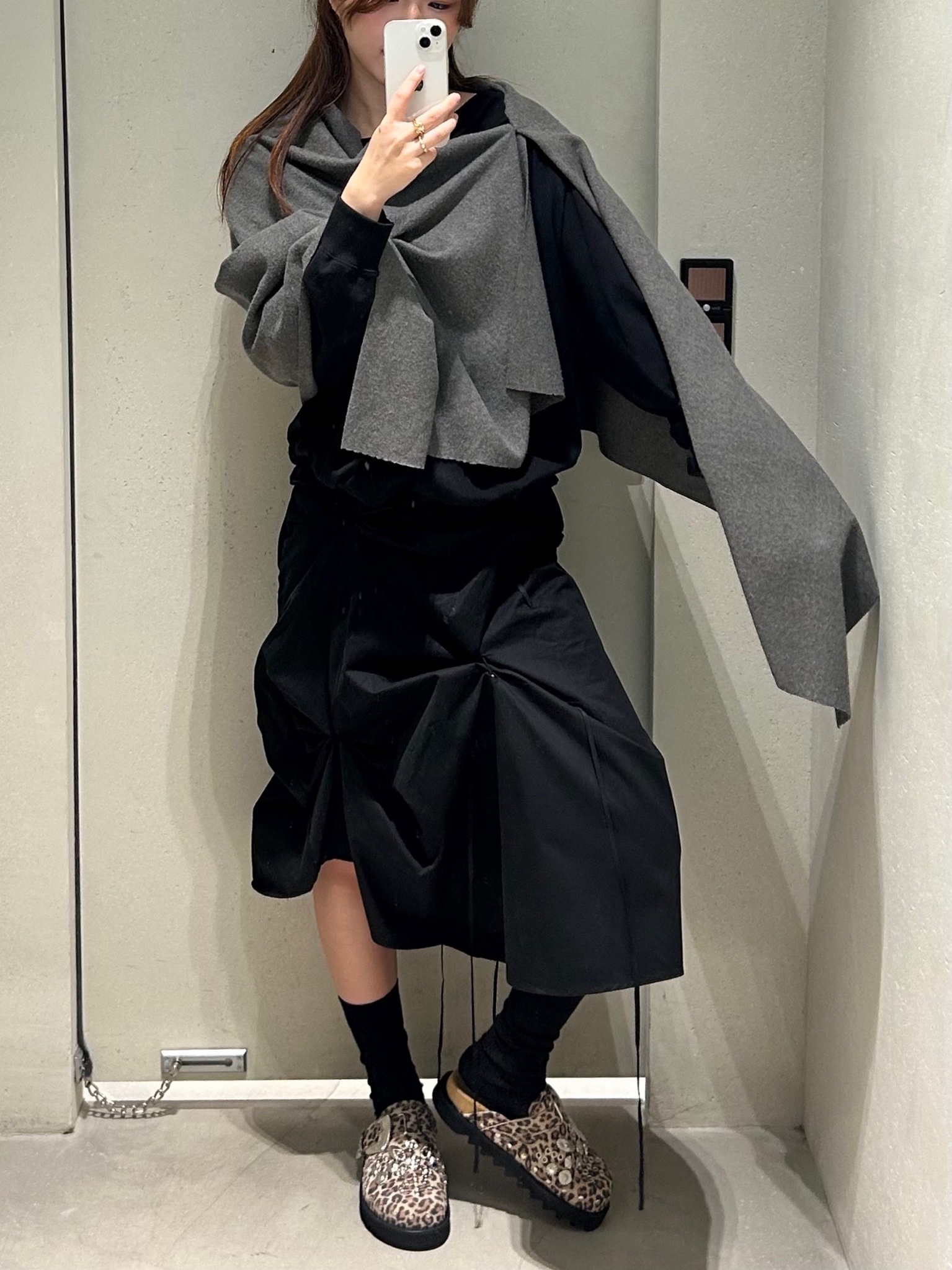 Nache Women Strap Pulled Skirt Black - 25FW 착용 스타일 - 3