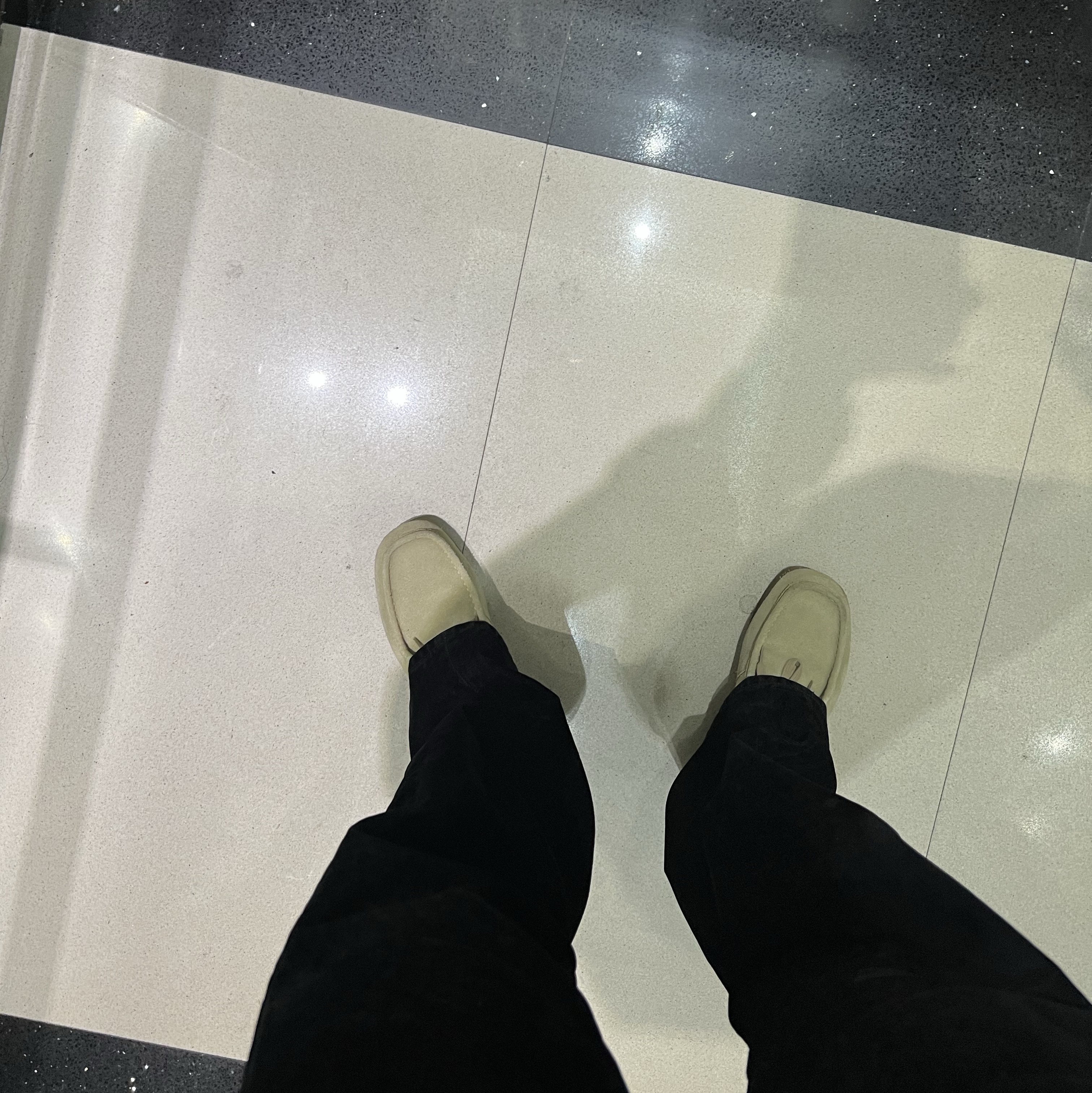 GU Real Leather Moccasin Shoes Beige 착용 스타일