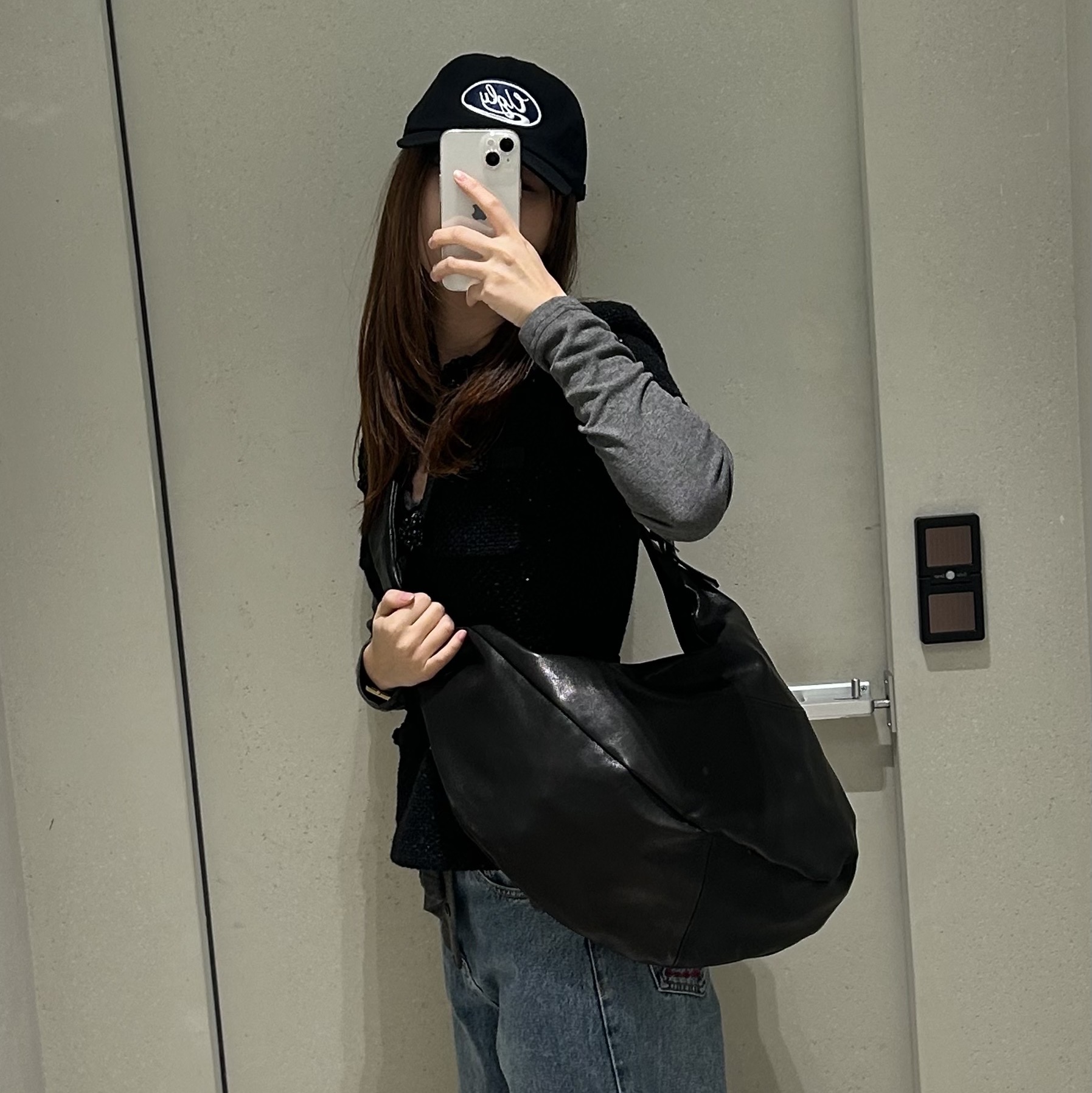 ssstein Twist Shoulder Bag Black - 26SS 착용 스타일 - 1