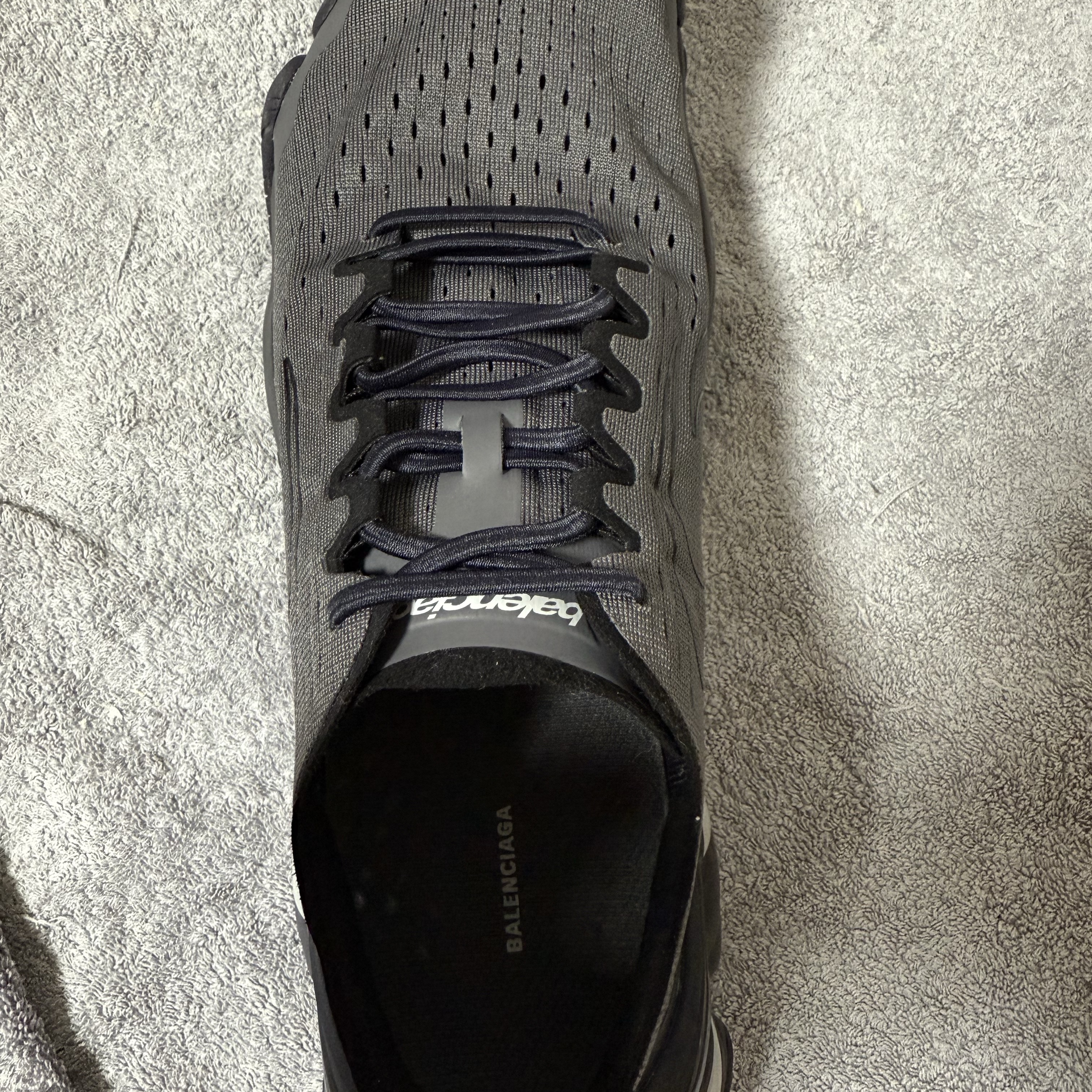 Balenciaga Anatomic Runner Sneakers Grey 착용 스타일