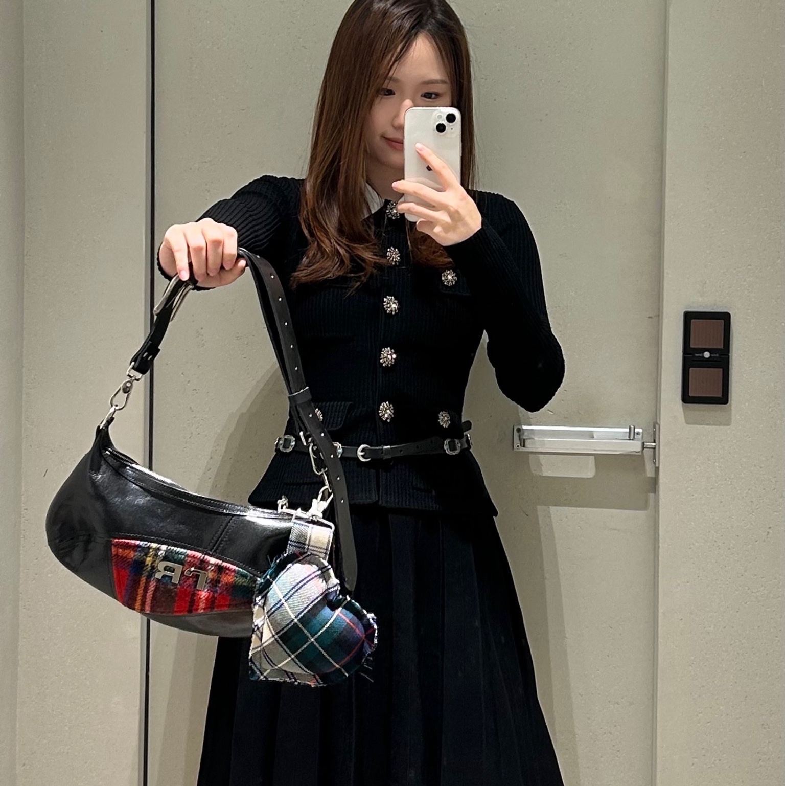 Rave Review Women Grace Heat Shaped Soft Key Chain With Embroidery Tartan Pink - 25FW 착용 스타일 - 2