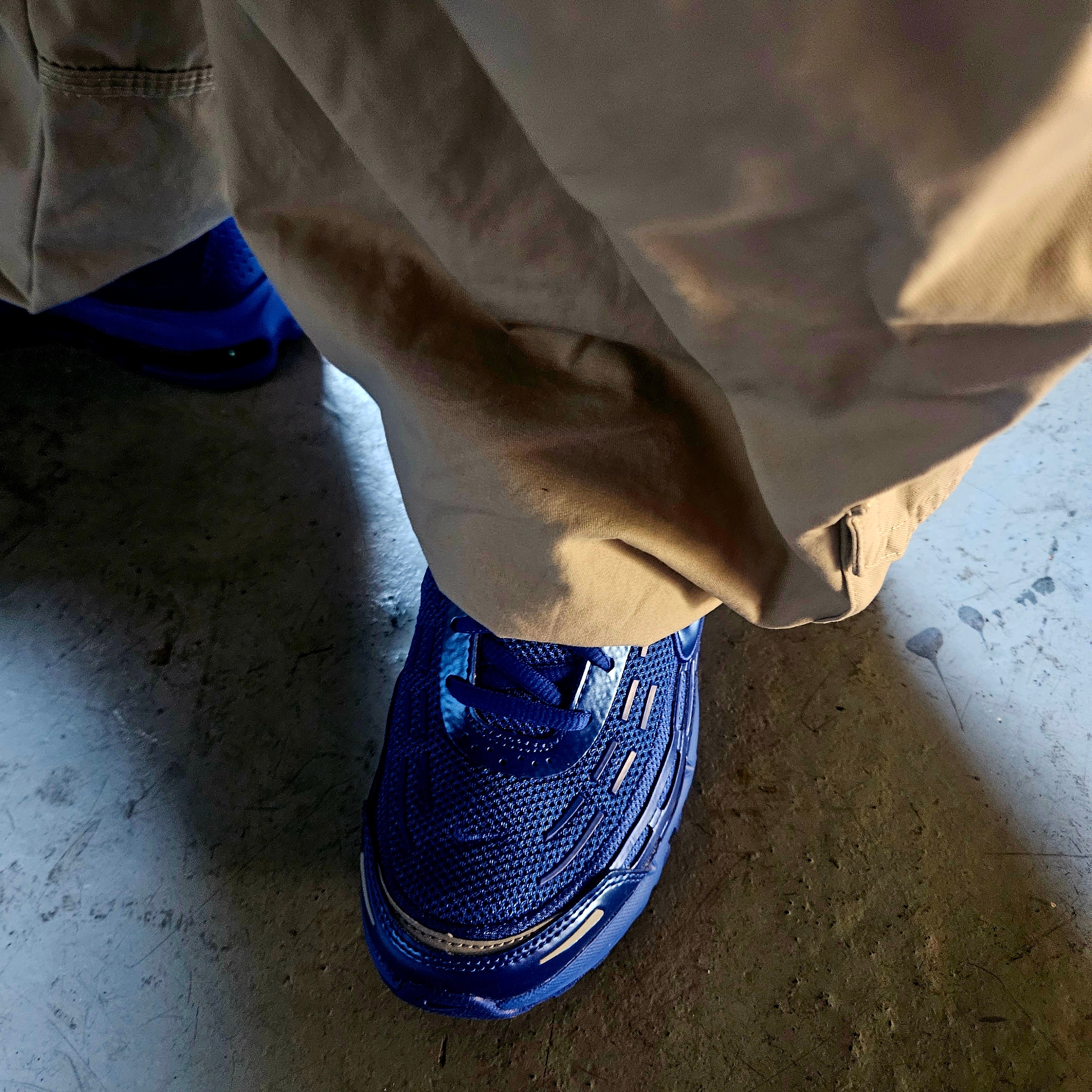Nike Air Max TL 2.5 Hyper Royal Metallic Silver 착용 스타일