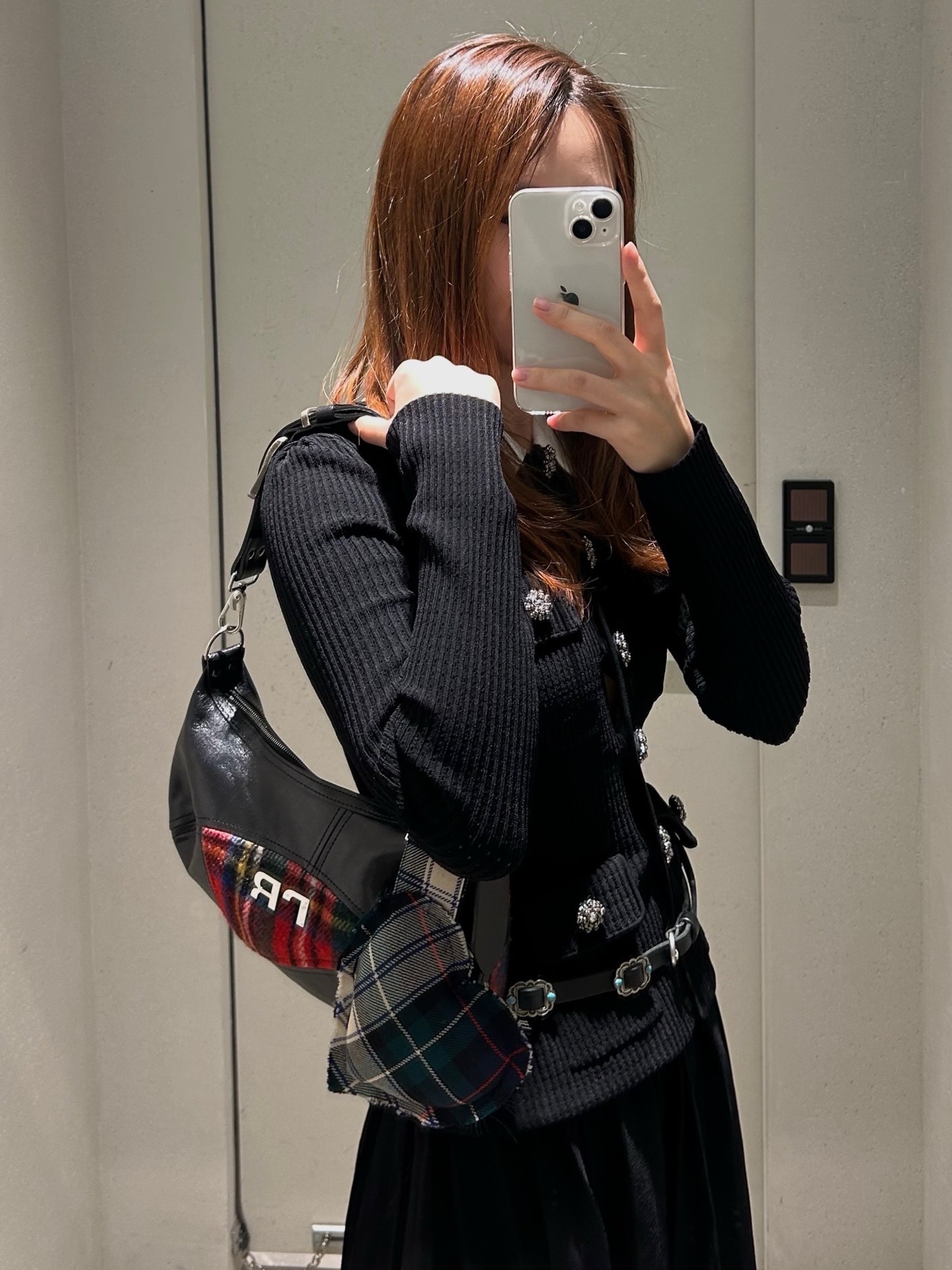 Rave Review Women Roise Patchwork Shoulder Bag With Adjustable Belt Strap Black Red Tarten - 25FW 착용 스타일 - 1