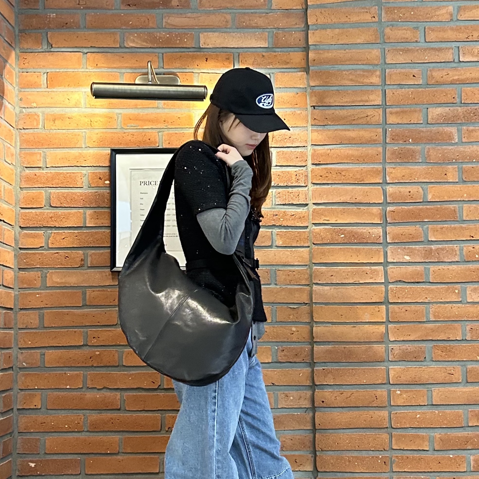 ssstein Twist Shoulder Bag Black - 26SS 착용 스타일 - 3
