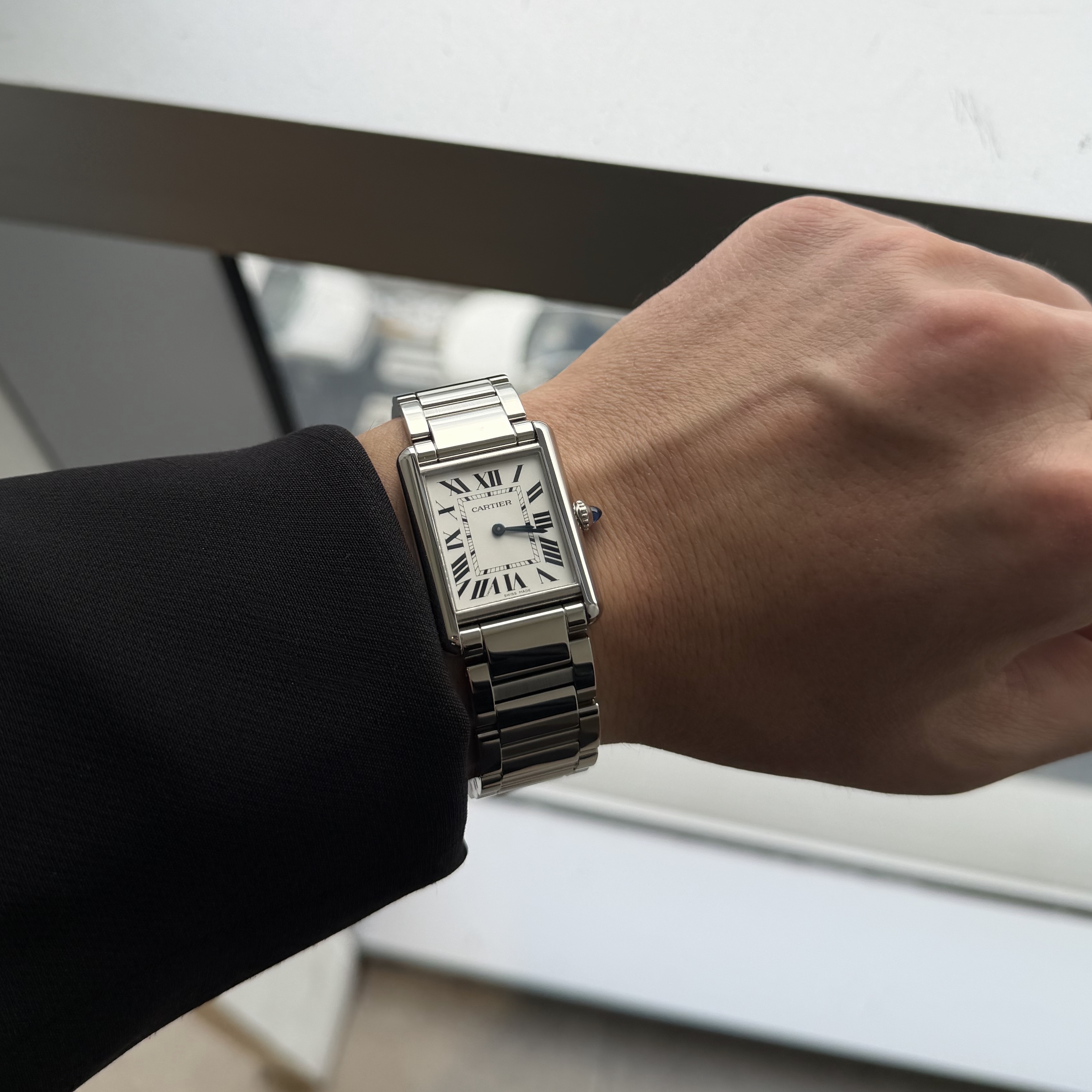 Cartier Tank Must Watch Large Quartz Steel Bracelet Steel 착용 스타일