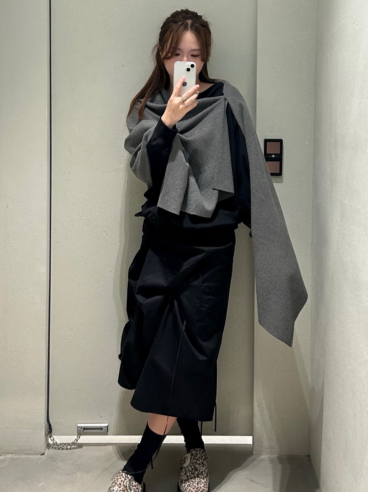 Nache Women Strap Pulled Skirt Black - 25FW 착용 스타일 - 2