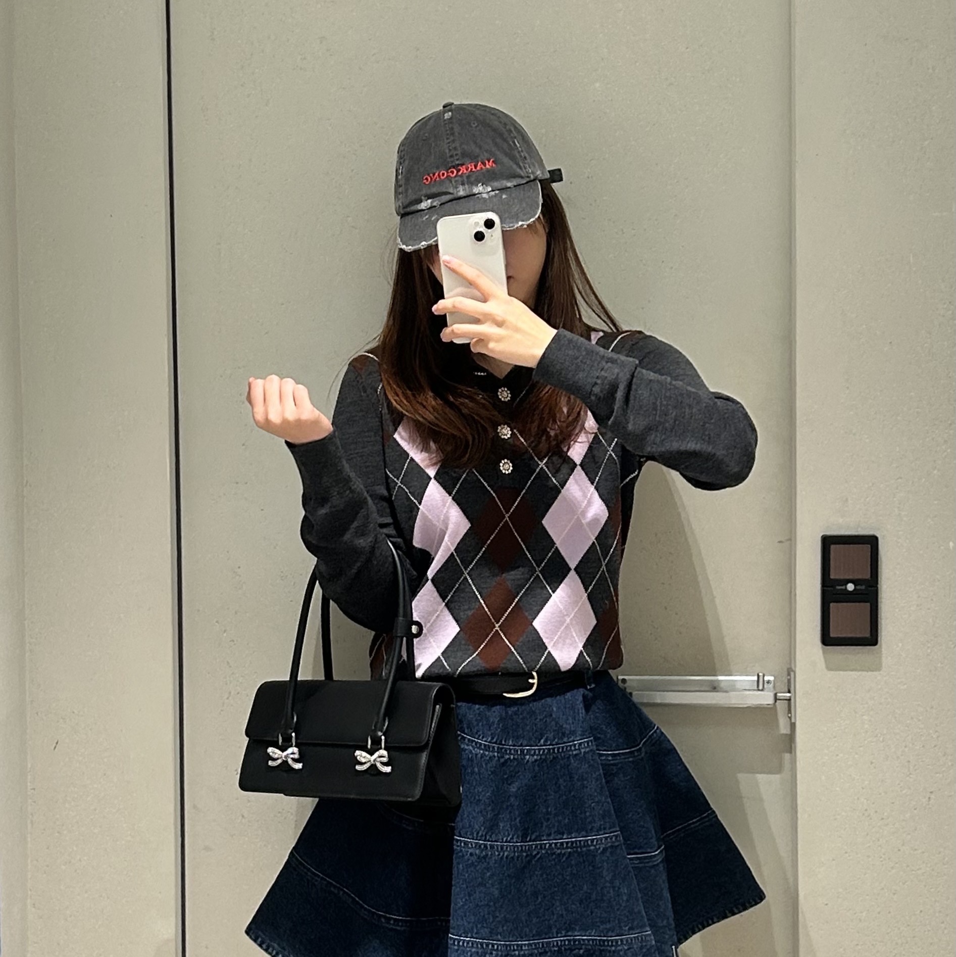 Markgong Women Logo Distressed Baseball Cap Gray - 25FW 착용 스타일 - 2