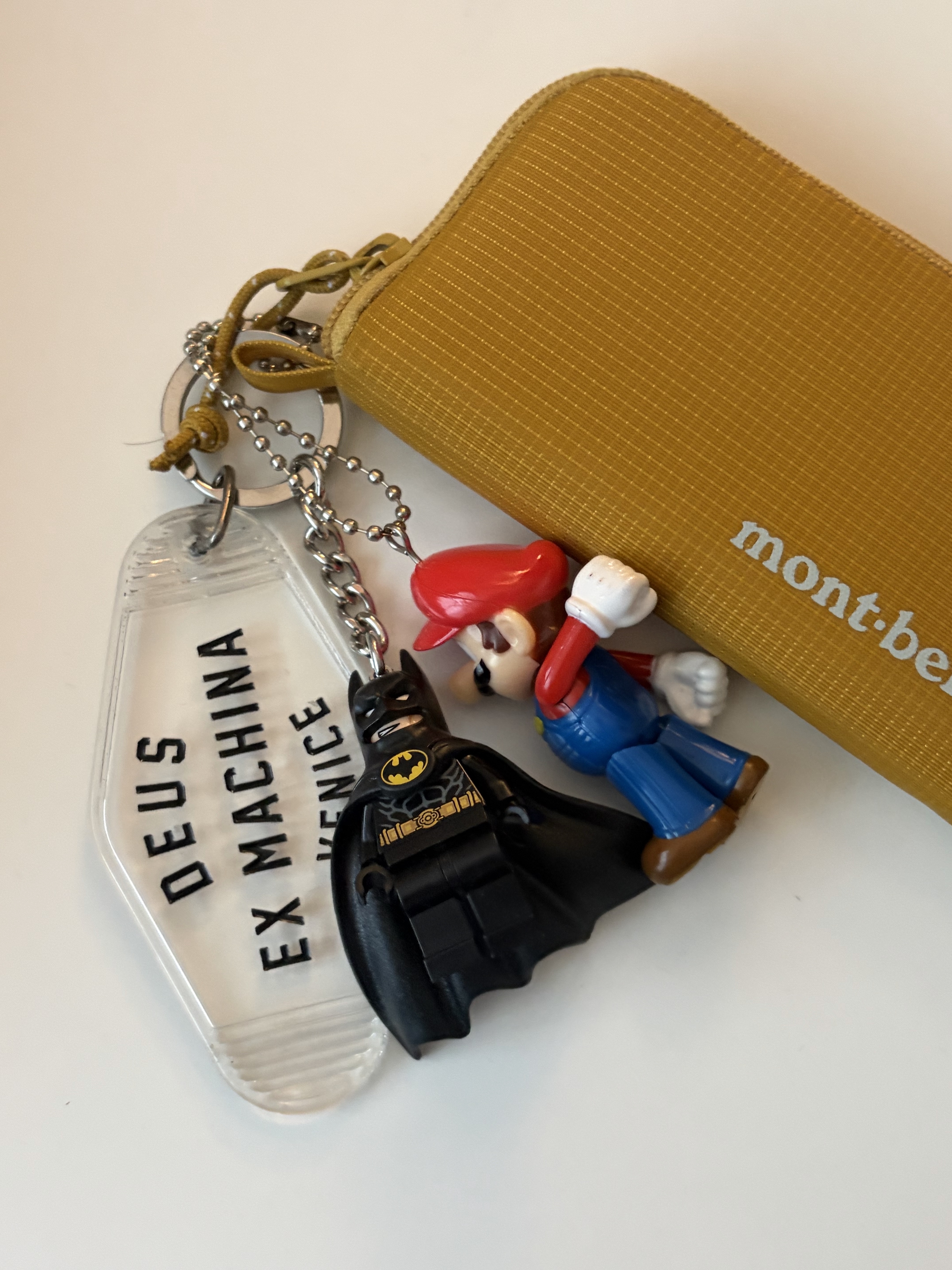 Montbell Mini Zip Wallet Yellow 착용 스타일