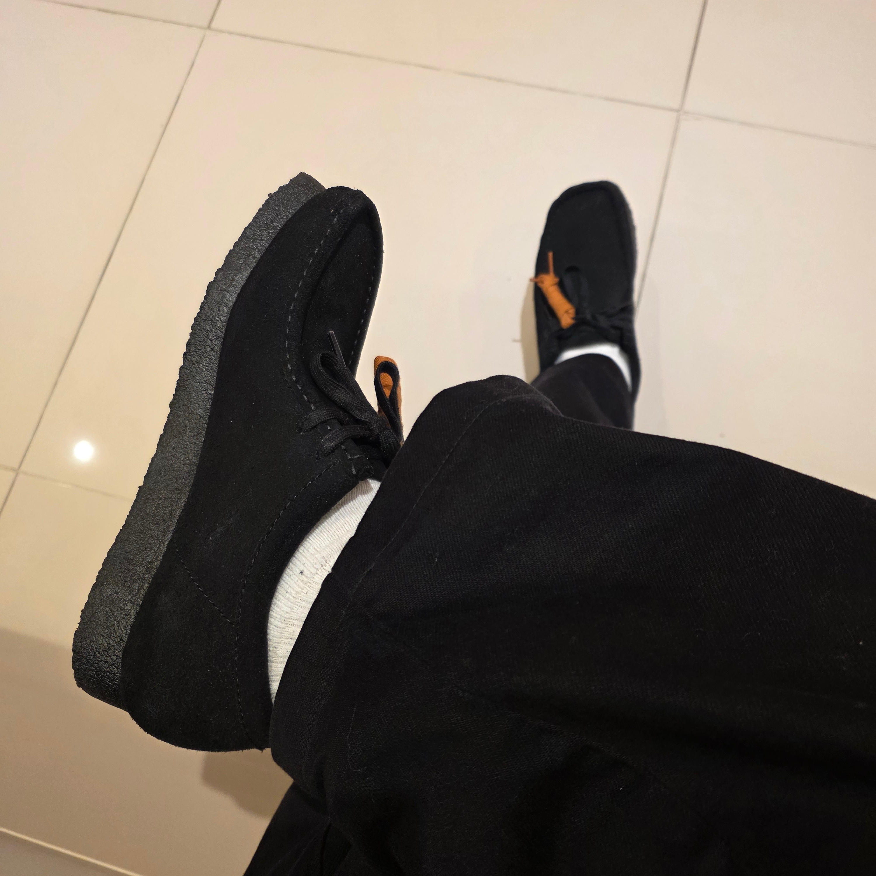 Clarks Wallabee Black Suede 착용 스타일