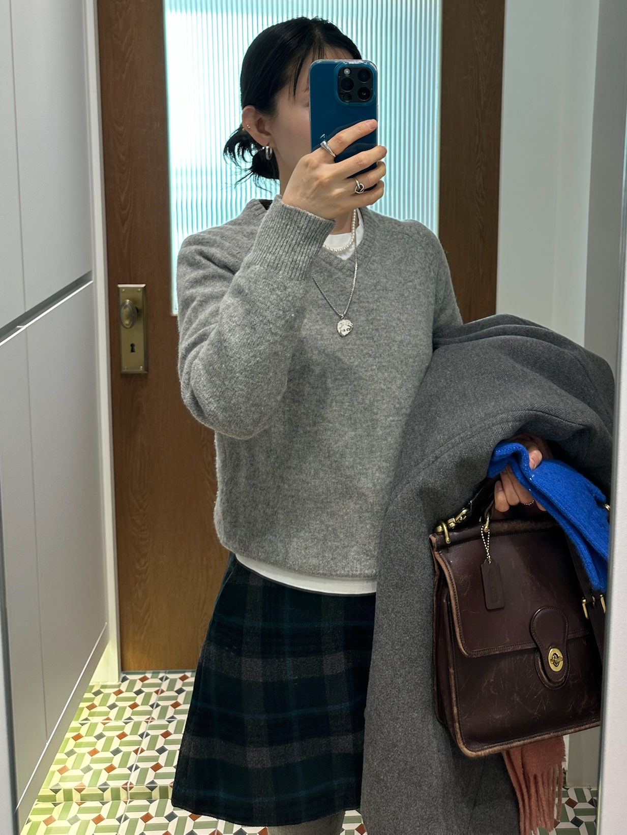 Acne Studios Narrow Wool Fringe Muffler Rose Melange, Dr. Martens 1461 Arcadia Leather Shoes Cherry Red Arcadia 착용 스타일 - 10