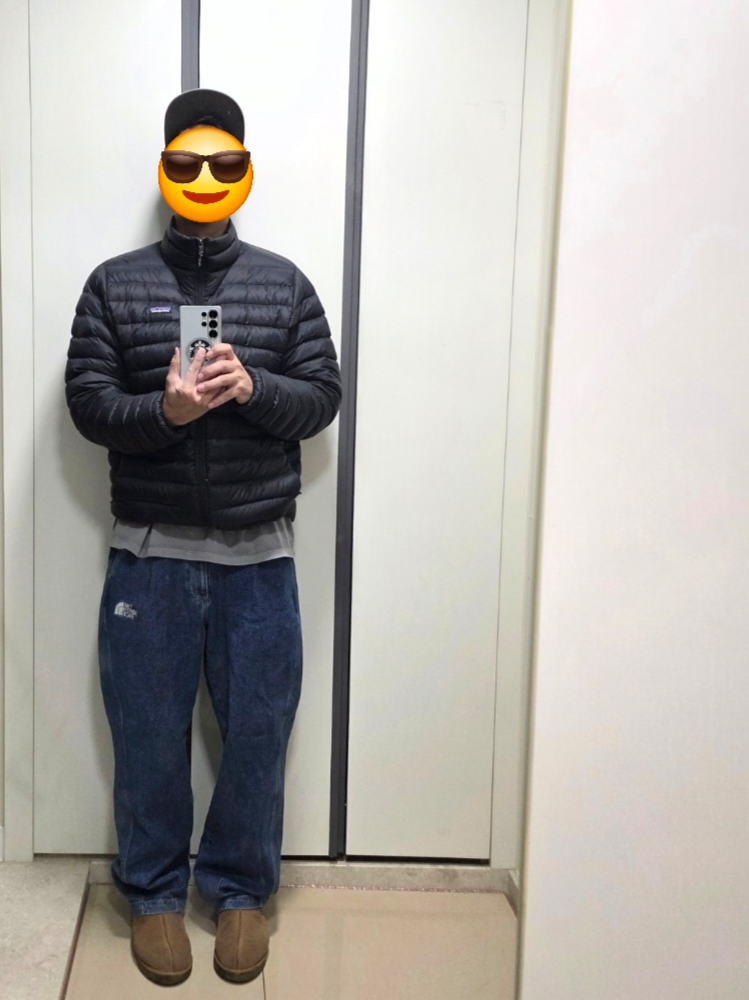 Patagonia Down Sweater Black, UGG Tasman Slipper Chestnut 착용 스타일 - 2