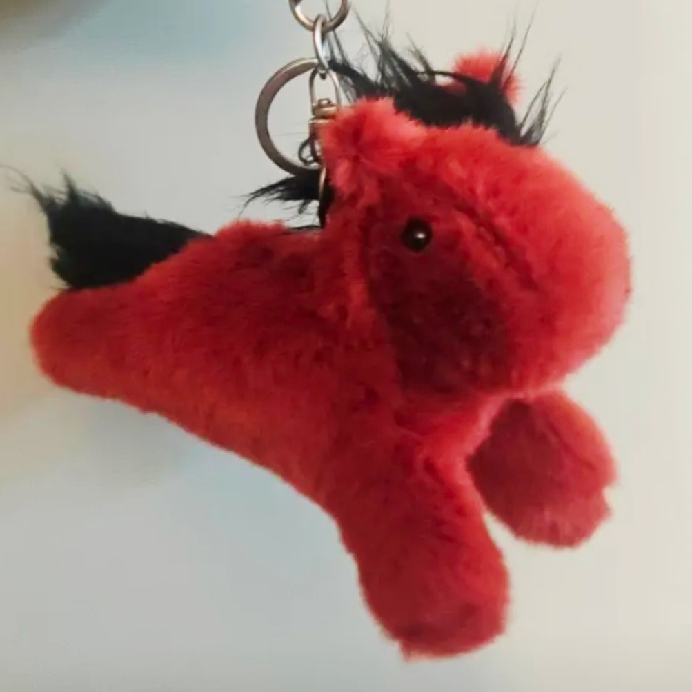 Millo Archive 2026 Memorable Horse Keyring Burgundy 착용 스타일