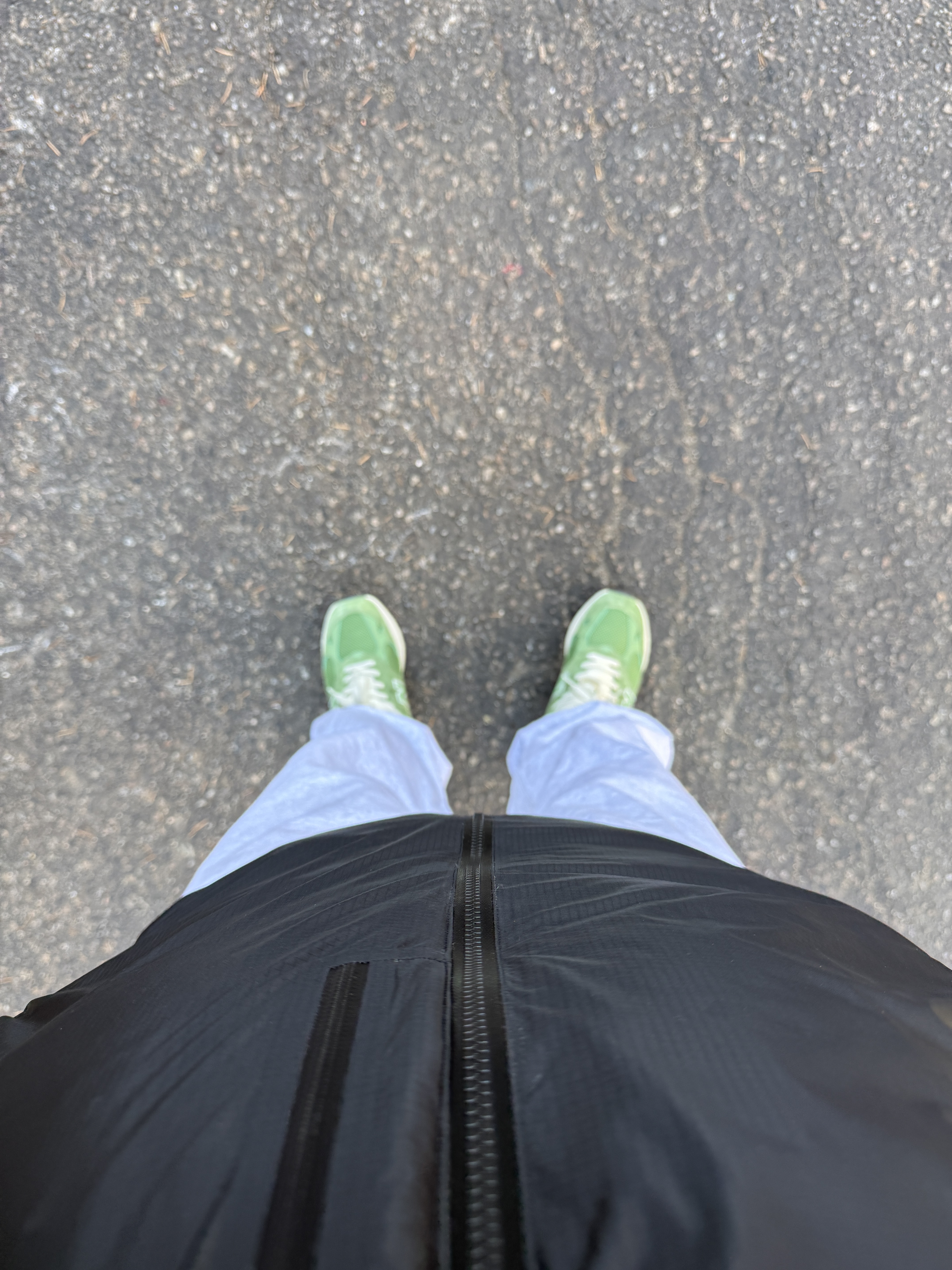 Supreme Small Box Drawcord Sweatpants Heather Grey - 23FW, New Balance 993 Made in USA Chive Sea Salt 착용 스타일