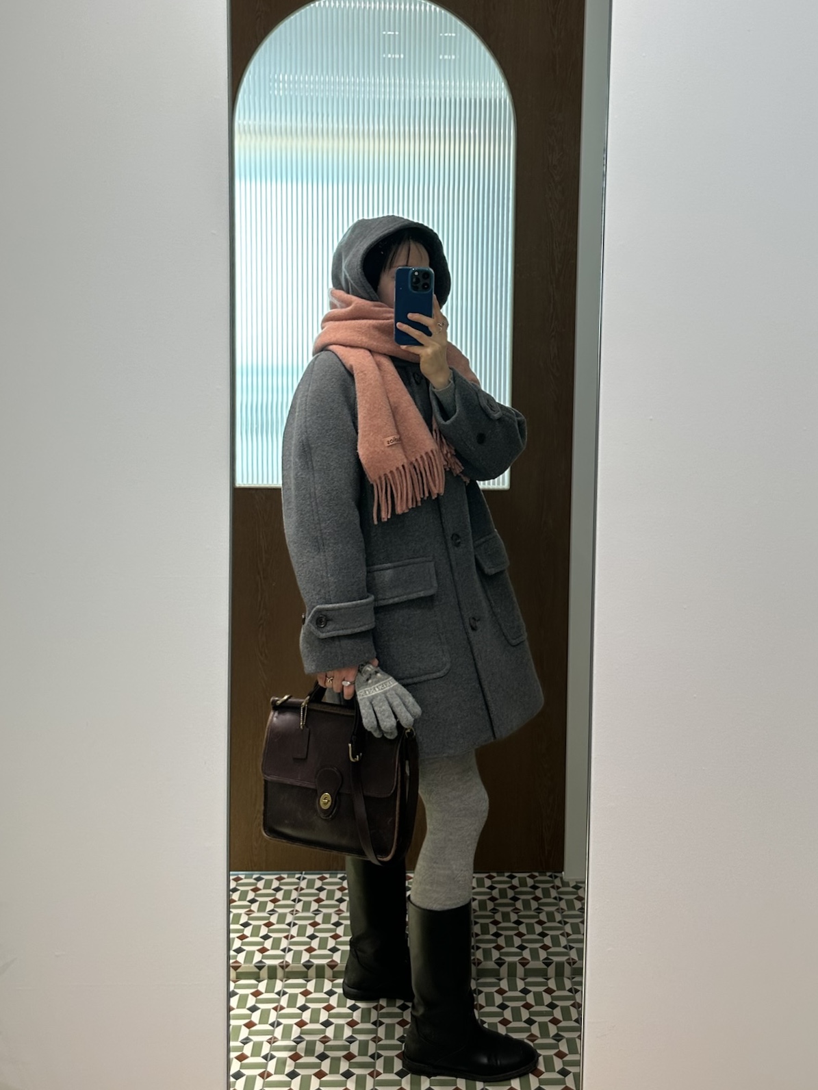 Acne Studios Narrow Wool Fringe Muffler Rose Melange, Dr. Martens 1461 Arcadia Leather Shoes Cherry Red Arcadia 착용 스타일 - 1