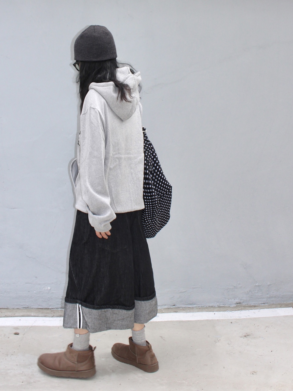 SLOW RECORD HOUSE Typo Star Hood Zip-Up Grey 착용 스타일 - 5