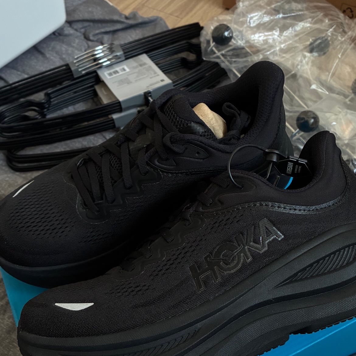 Hoka Bondi 9 Black - Wide 착용 스타일