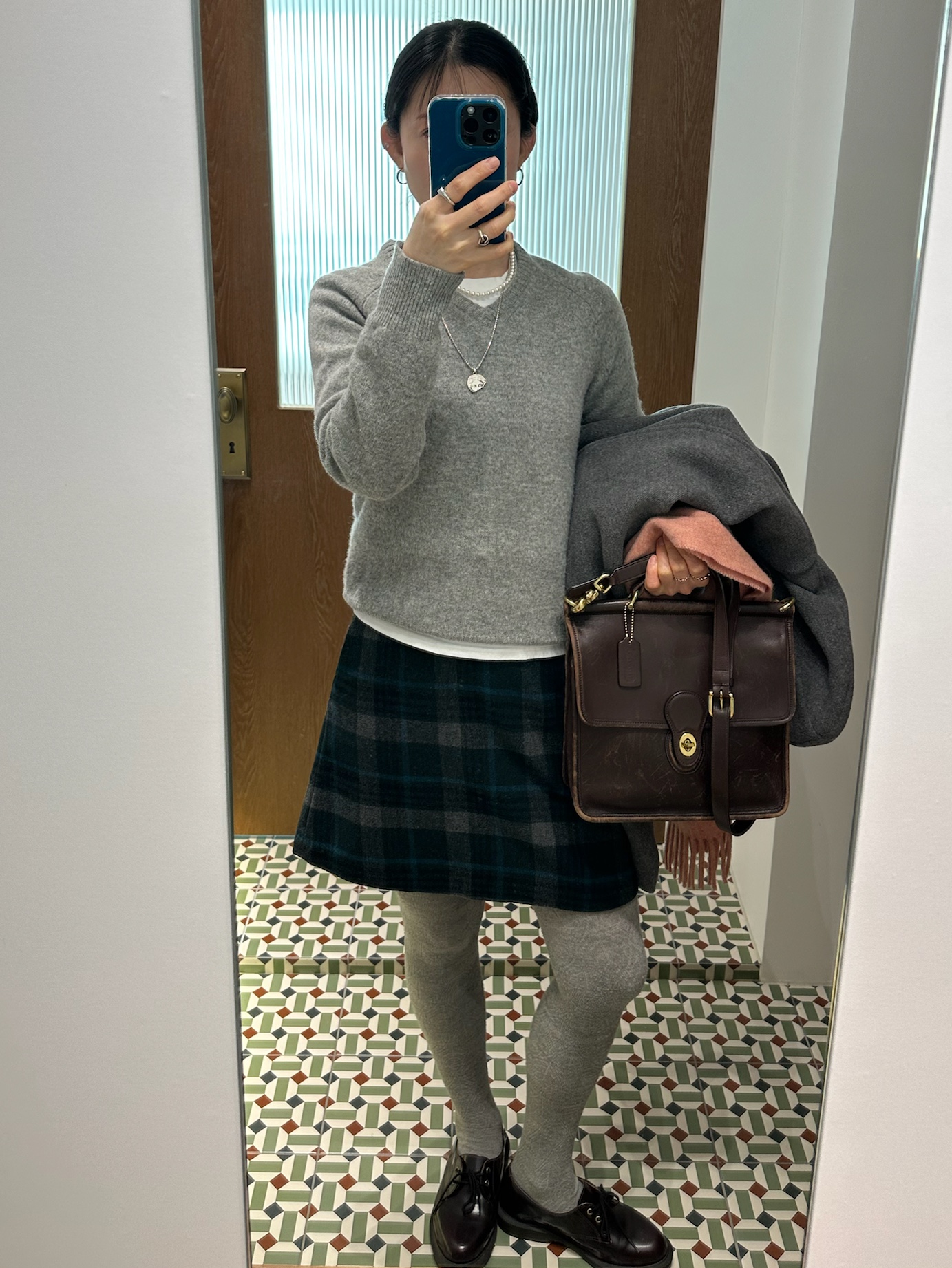 Acne Studios Narrow Wool Fringe Muffler Rose Melange, Dr. Martens 1461 Arcadia Leather Shoes Cherry Red Arcadia 착용 스타일 - 9