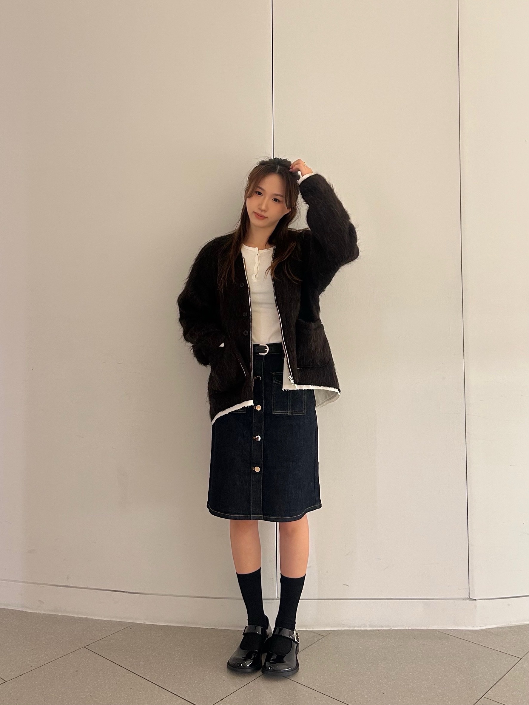 Camiel Fortgens Cardi V Brown - 25FW 착용 스타일 - 3