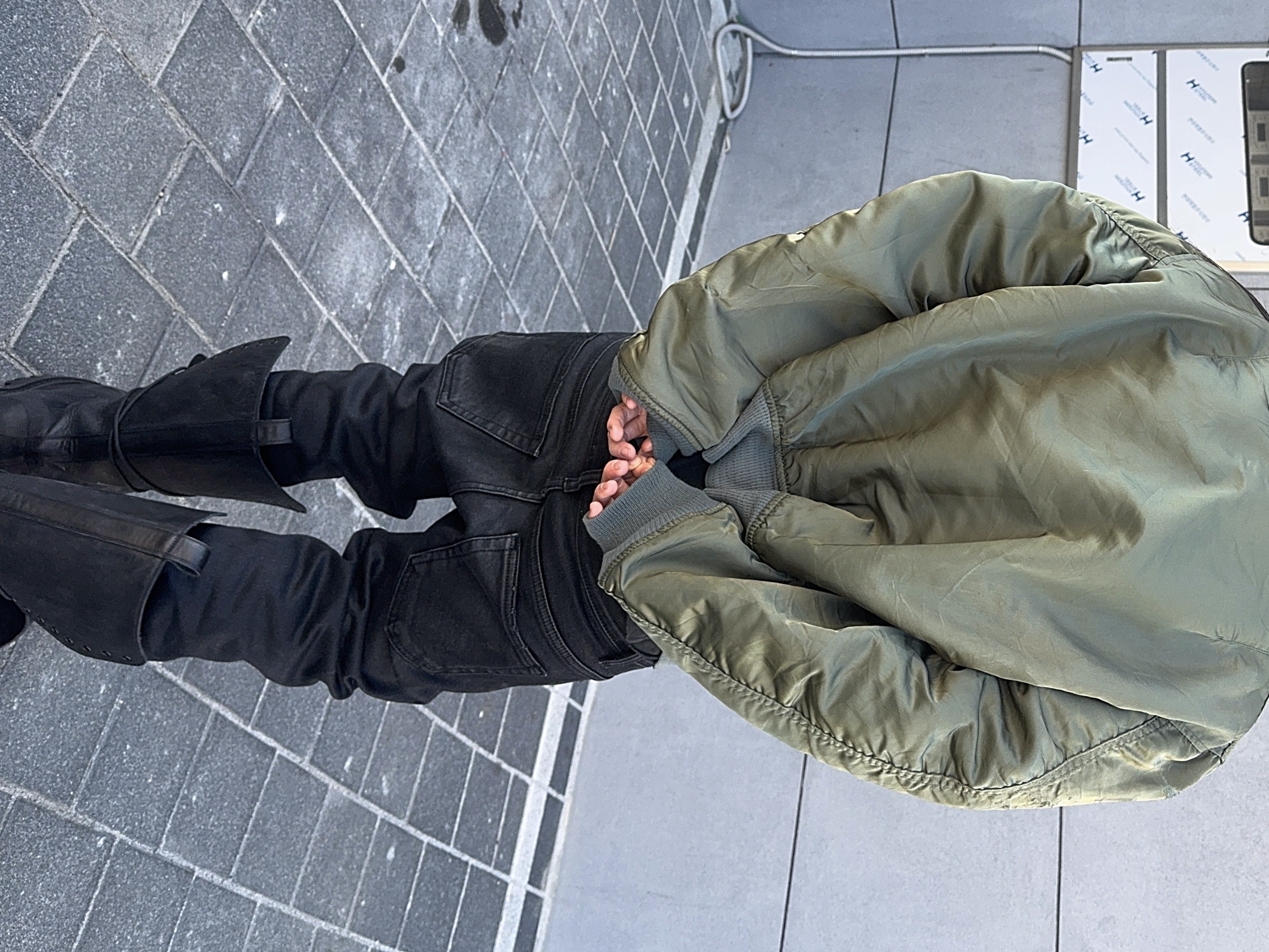 Undermycar MU.157 Classic Logo Wax Coated Slim Straight Jeans 착용 스타일 - 1