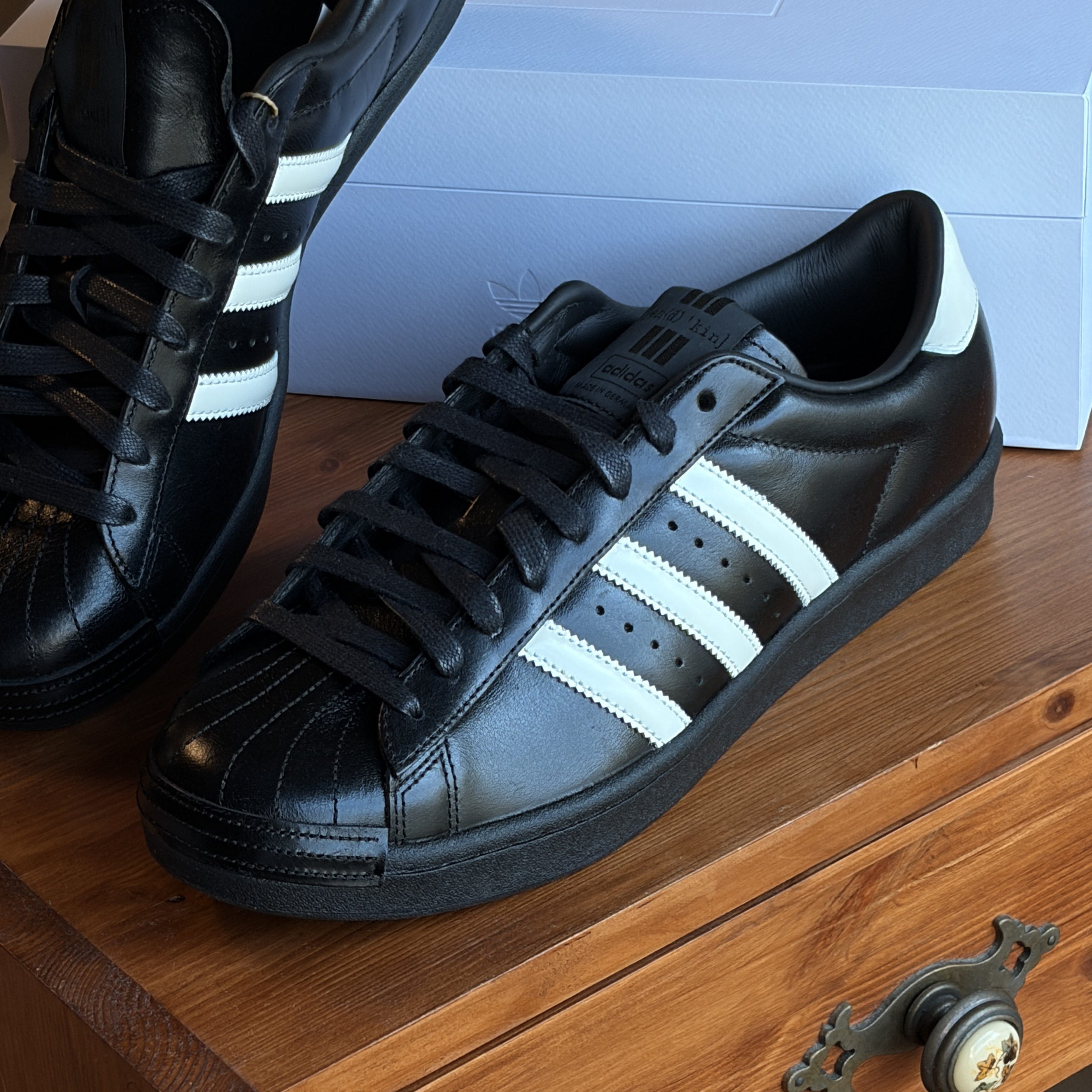 Adidas x Kith Superstar Vintage MIG Black White 착용 스타일