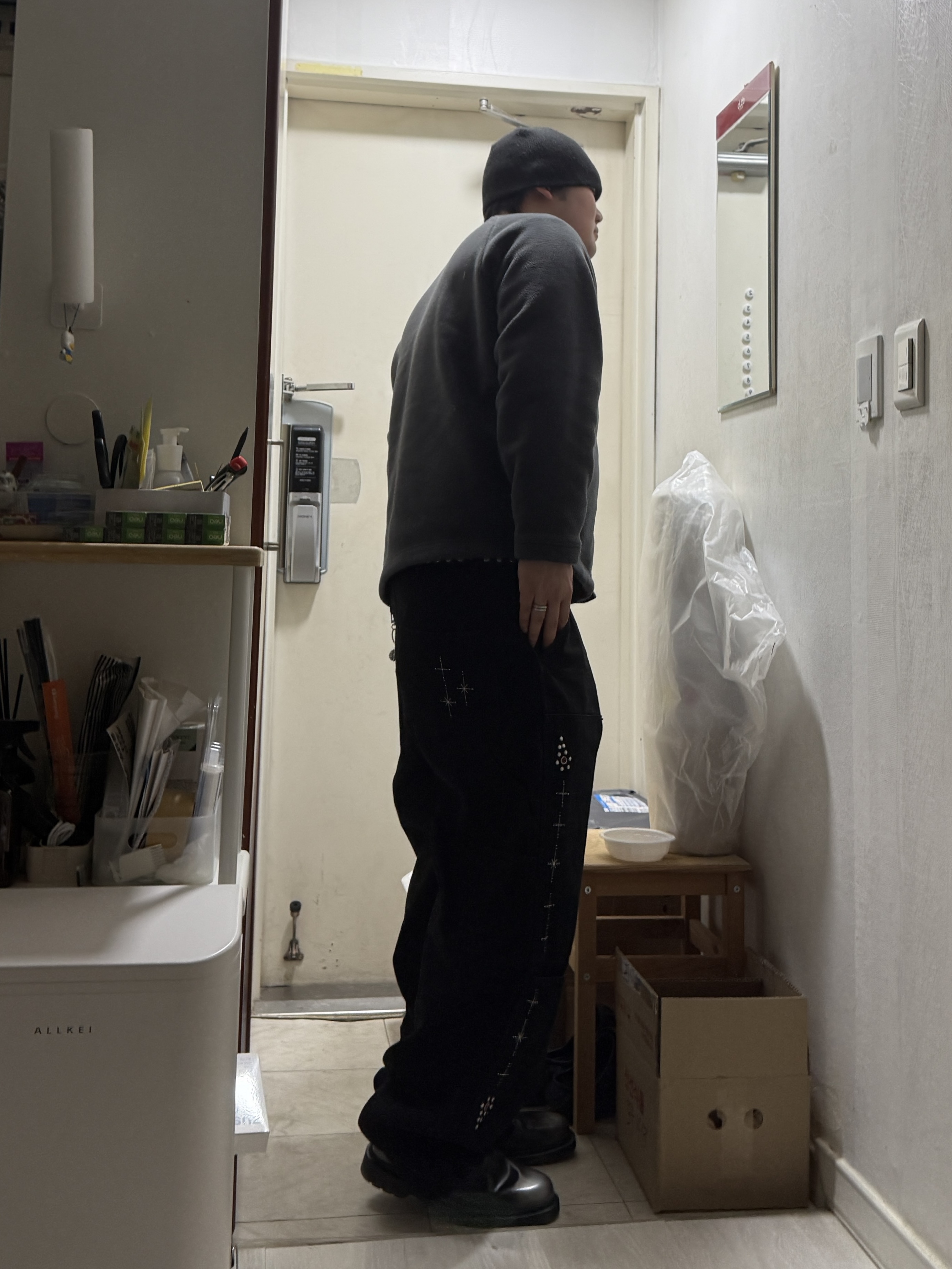 Aoiro Fake Stud Cutted Double Knee Pants Denim Black, Dr. Martens 1461 Silver Arcadia Multi 착용 스타일 - 2