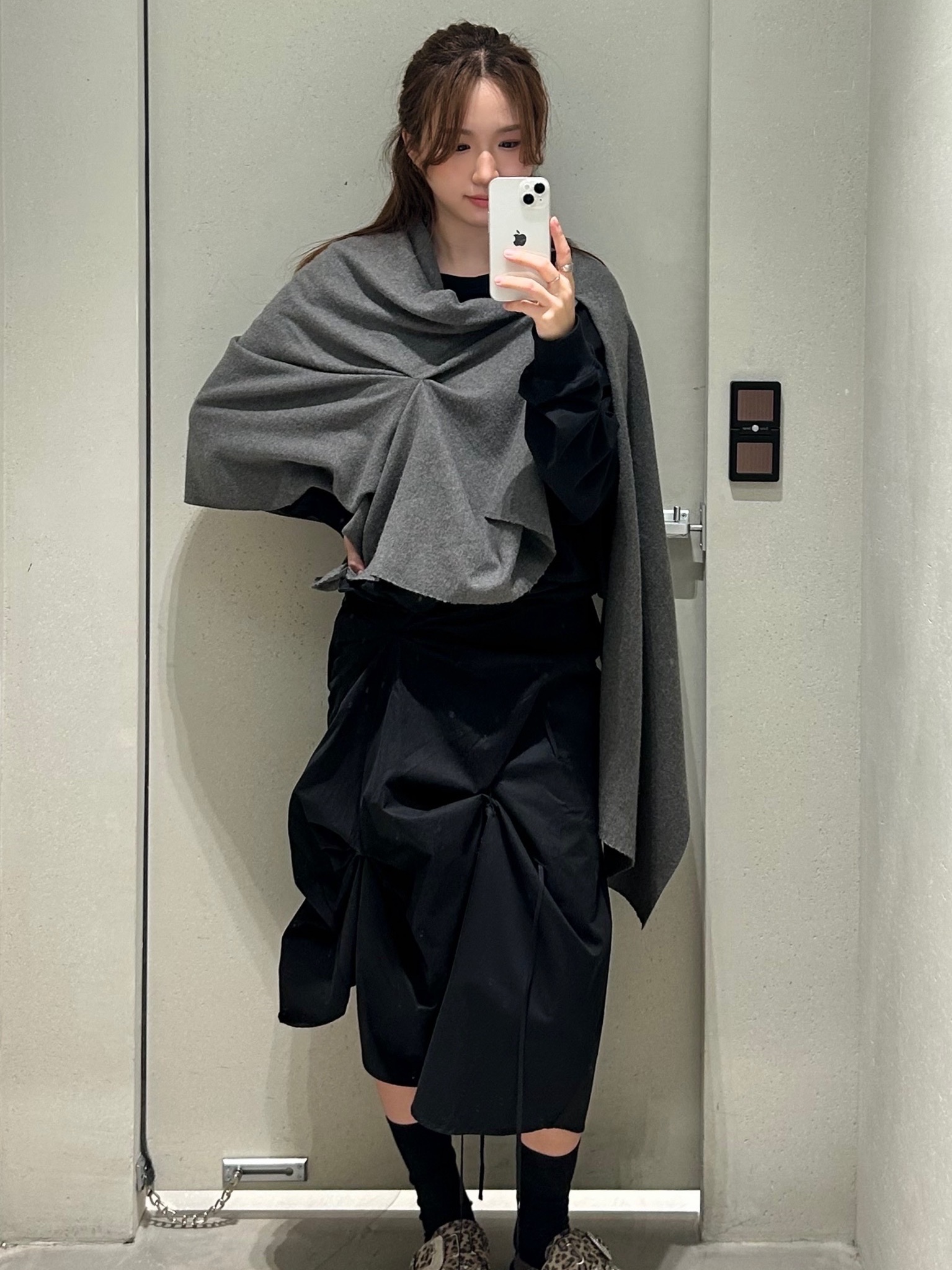 Nache Women Strap Pulled Skirt Black - 25FW 착용 스타일 - 1