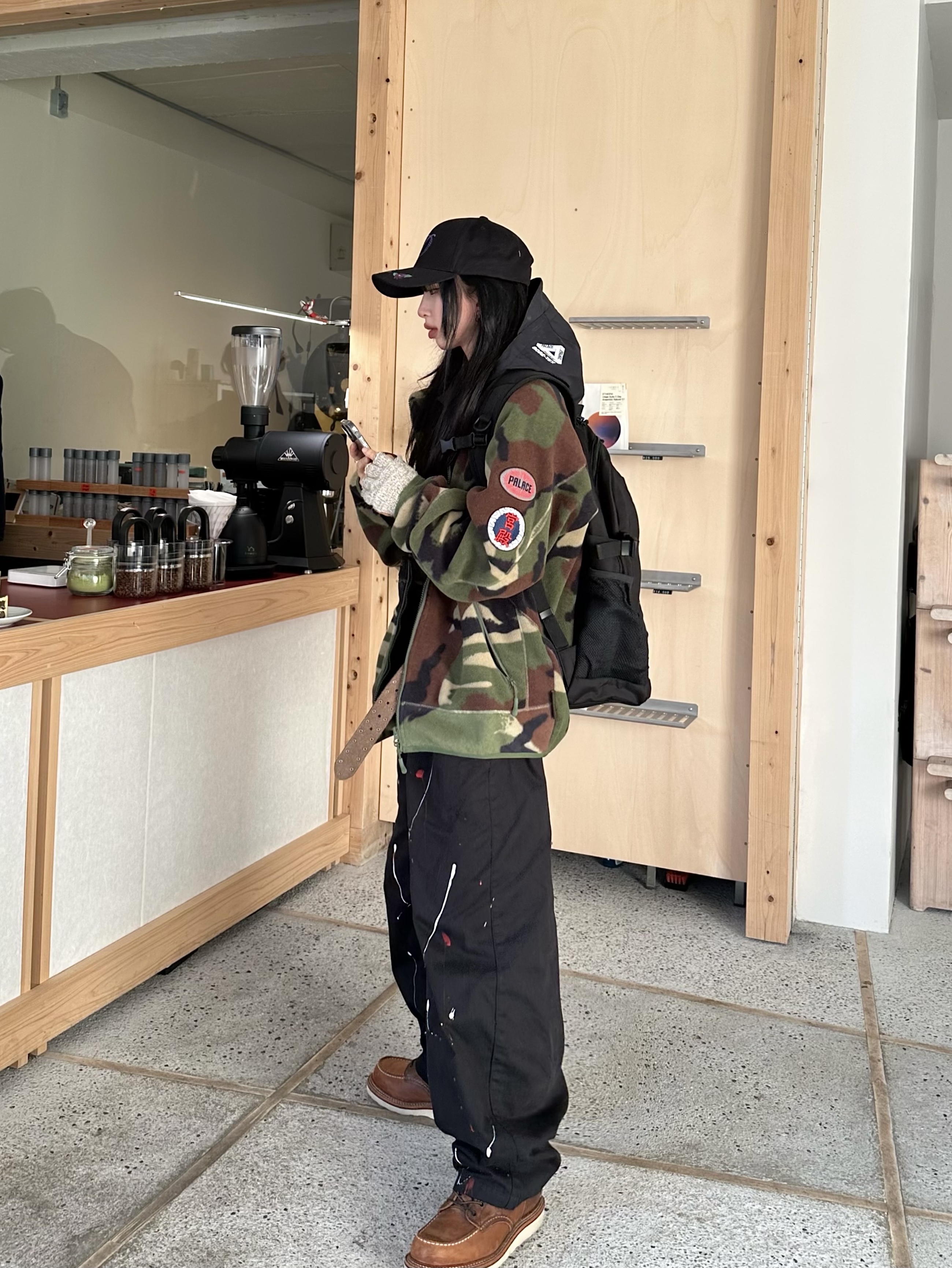 Palace Gore-Tex 3L Showerman Hood Black - 25SS, Red Wing 6 Inch Classic Moc Toe 1907 Copper Rough & Tough - D 착용 스타일 - 3