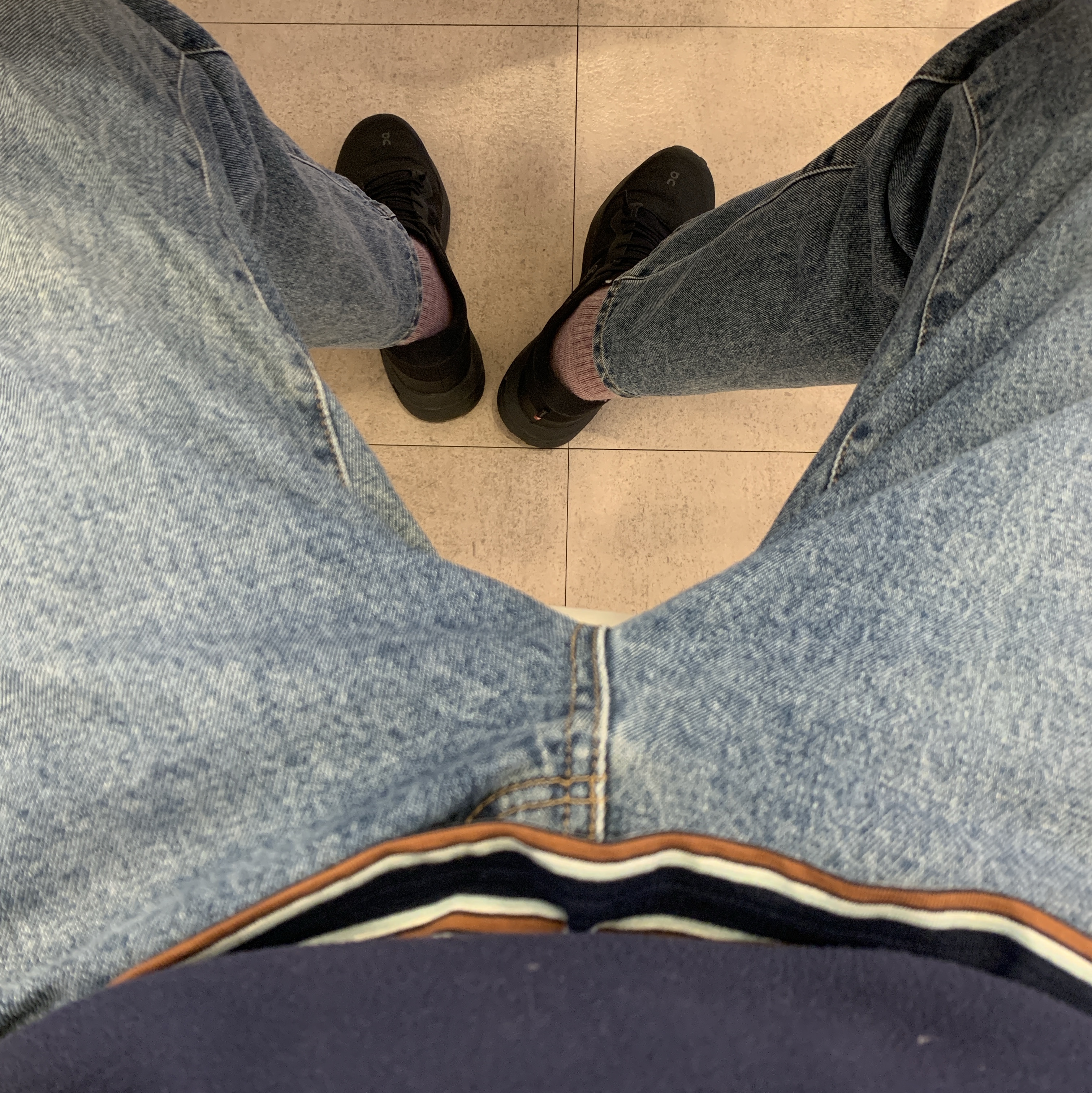 On Running x Kith Cloudzone Black 착용 스타일