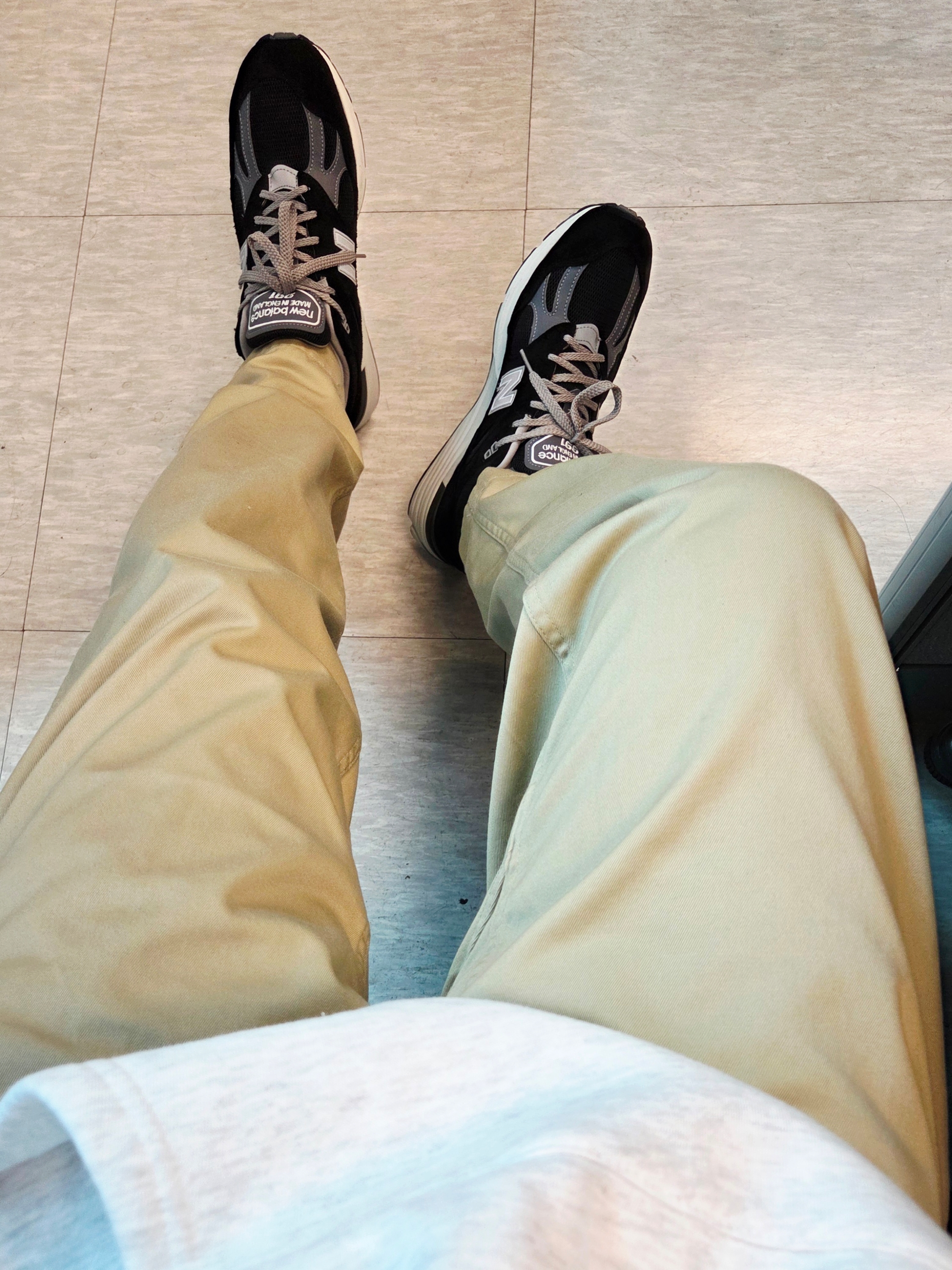 New Balance 991v2 Made in UK Black, Nanamica Wide Chino Pants Khaki 착용 스타일