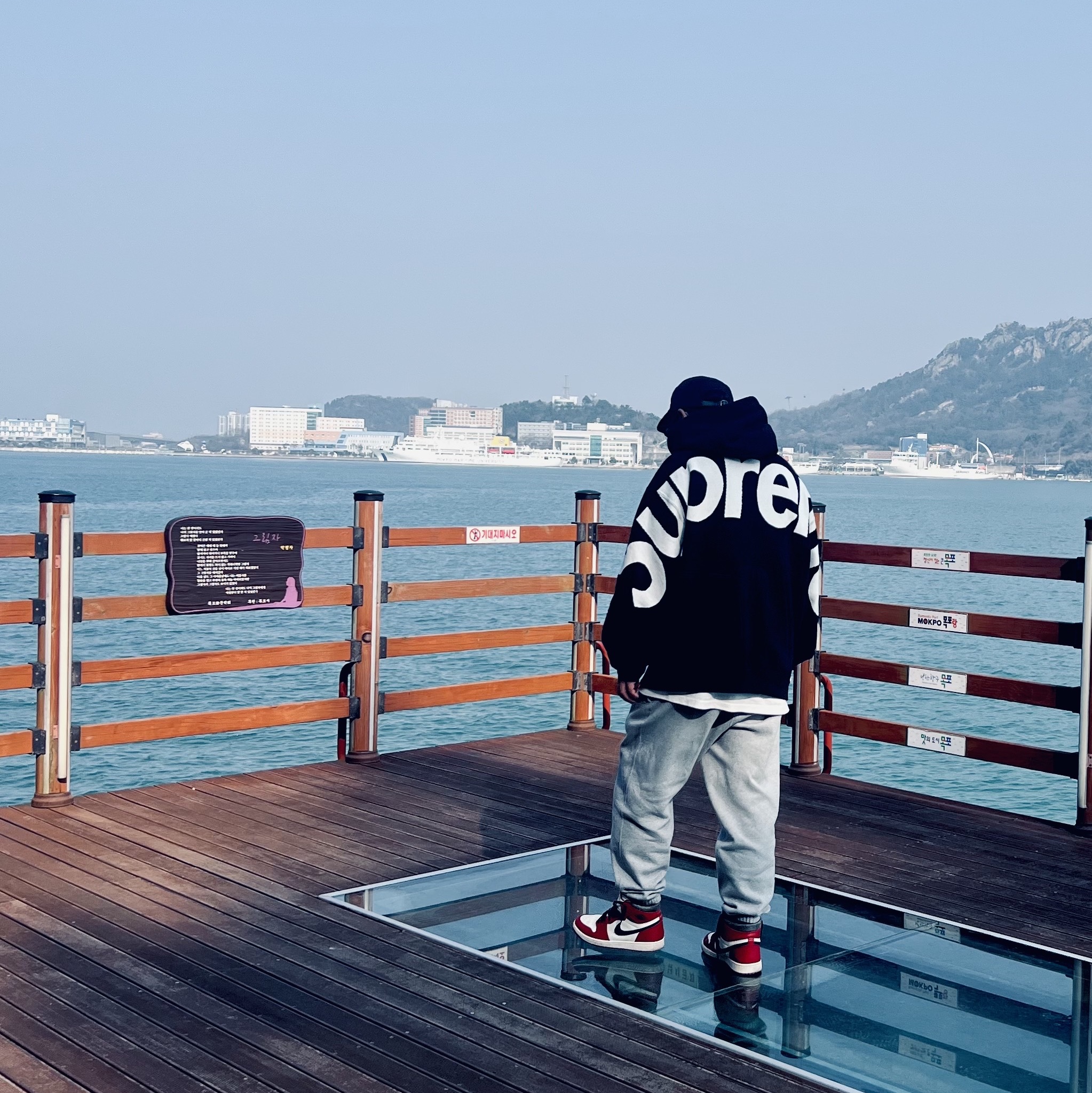 Supreme Washed Chino Twill Camp Cap Black, Supreme Big Logo Jacquard Hooded Sweatshirt Black - 23FW 착용 스타일