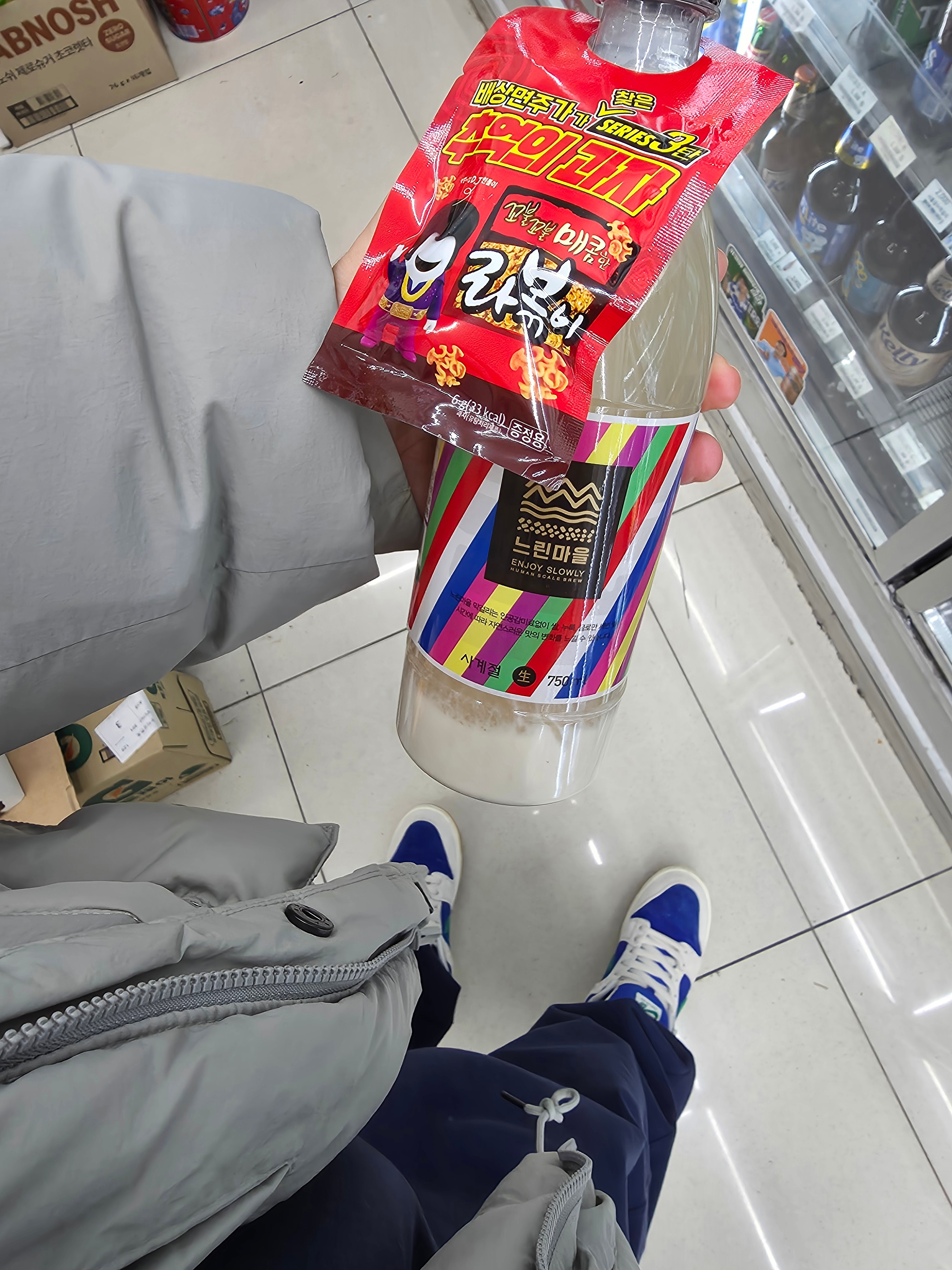 Nike SB Dunk Low Pro Phantom and Hyper Royal, Nike Solo Swoosh Fleece Pullover Hoodie Midnight Navy - US/EU 착용 스타일 - 2