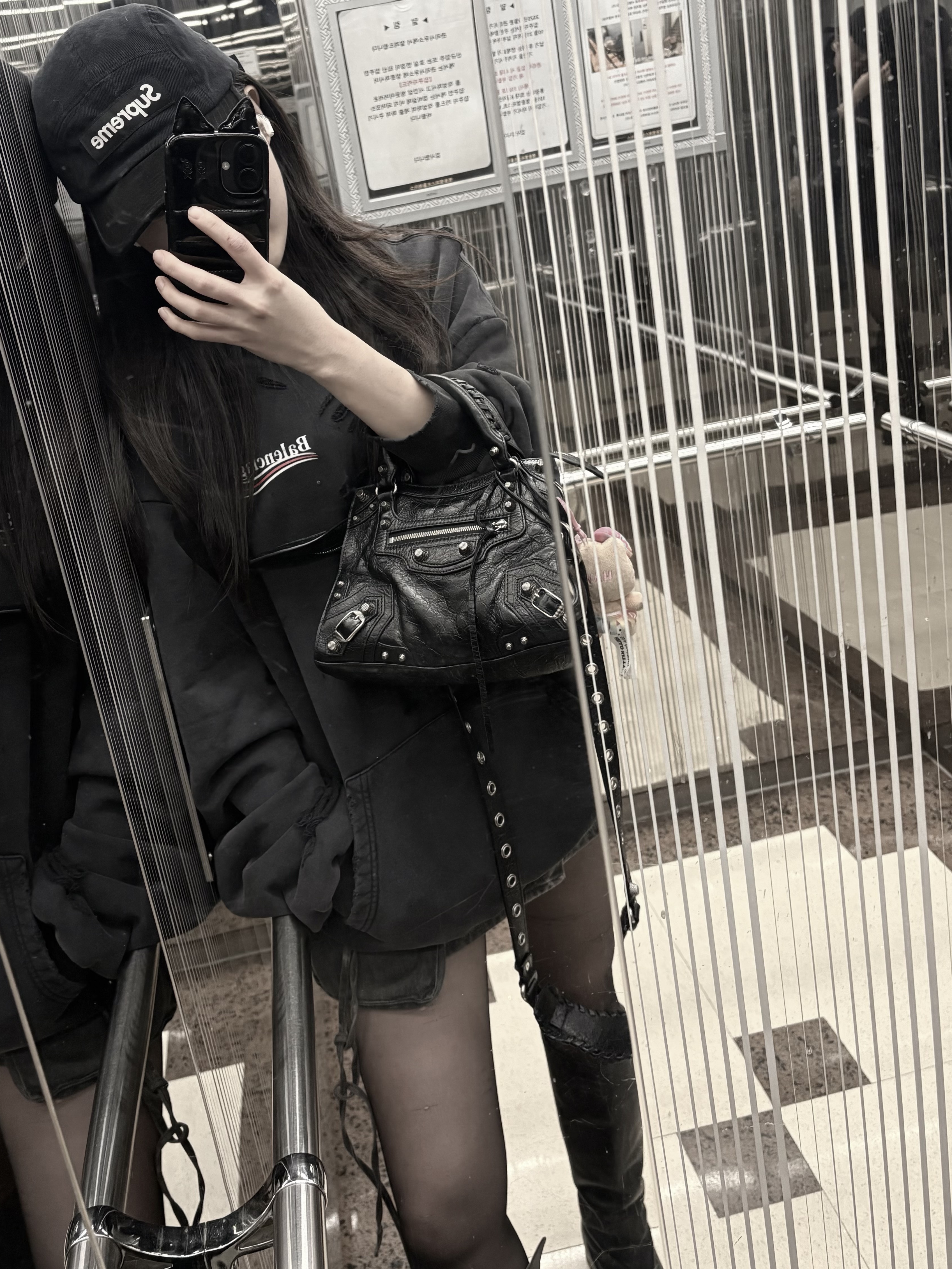 Balenciaga Political Campaign Layered Hoodie Black, Balenciaga Neo Cagole XS Handbag Black 착용 스타일