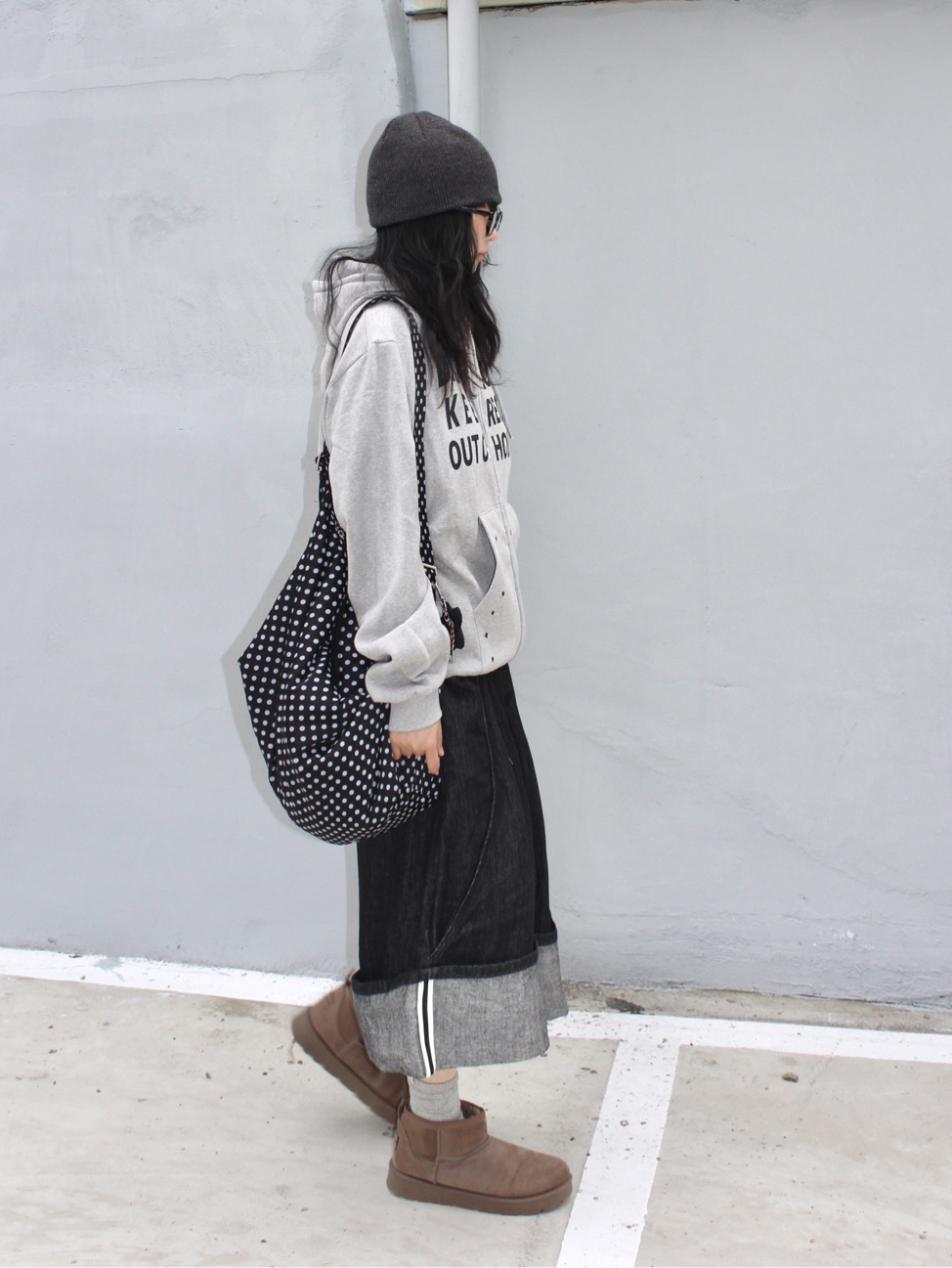 SLOW RECORD HOUSE Typo Star Hood Zip-Up Grey 착용 스타일 - 4