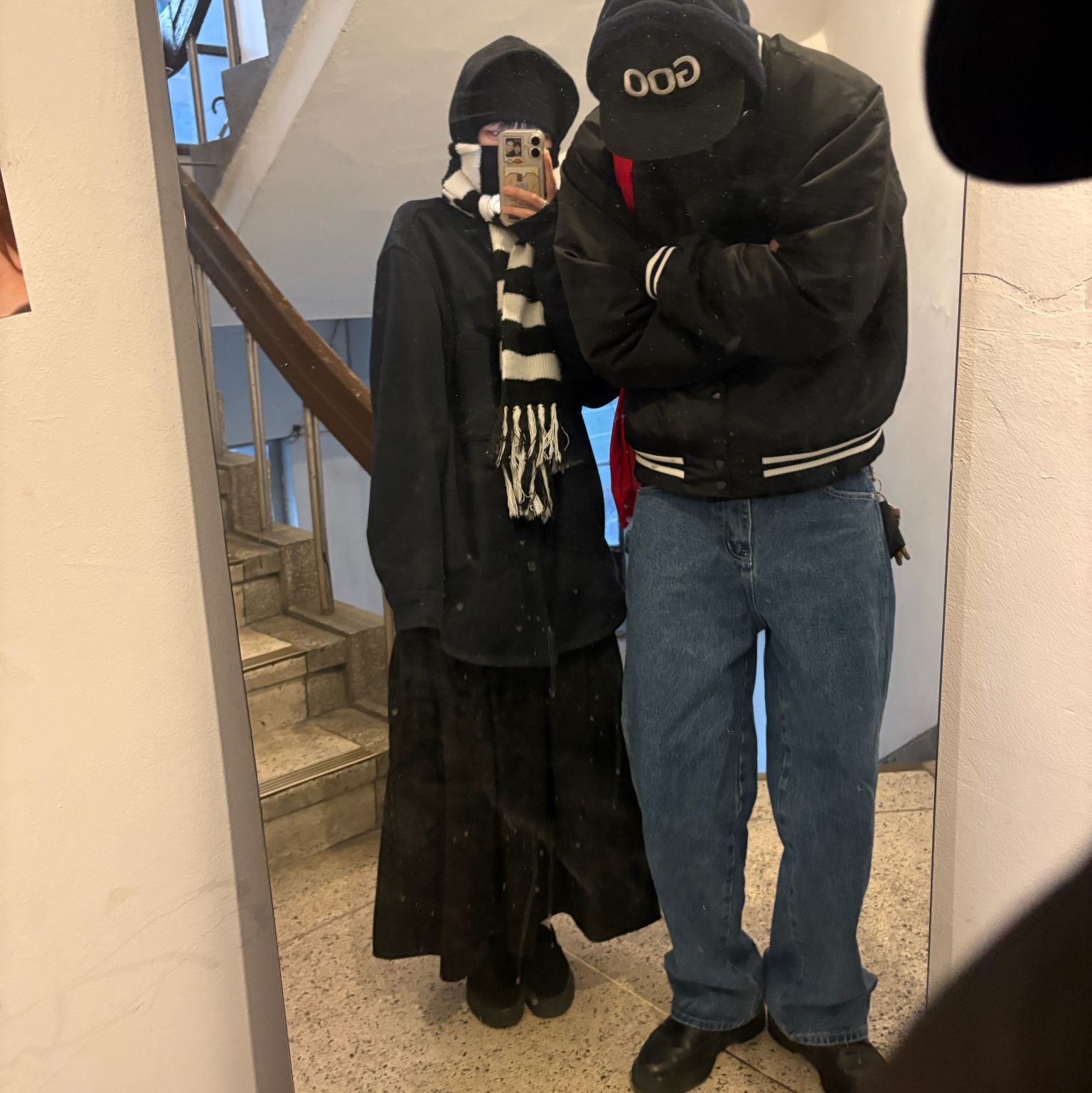 Stussy Stadium Jacket Gothic S Black, Puma x AMI Scarf Black White 착용 스타일