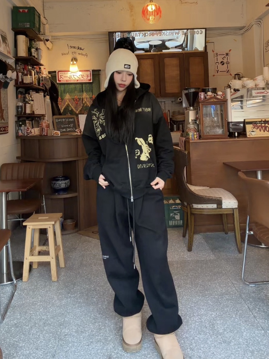 Undermycar Mu.03 Anti Fxxking Logo Play Oversized Sweat Jogger Black 착용 스타일