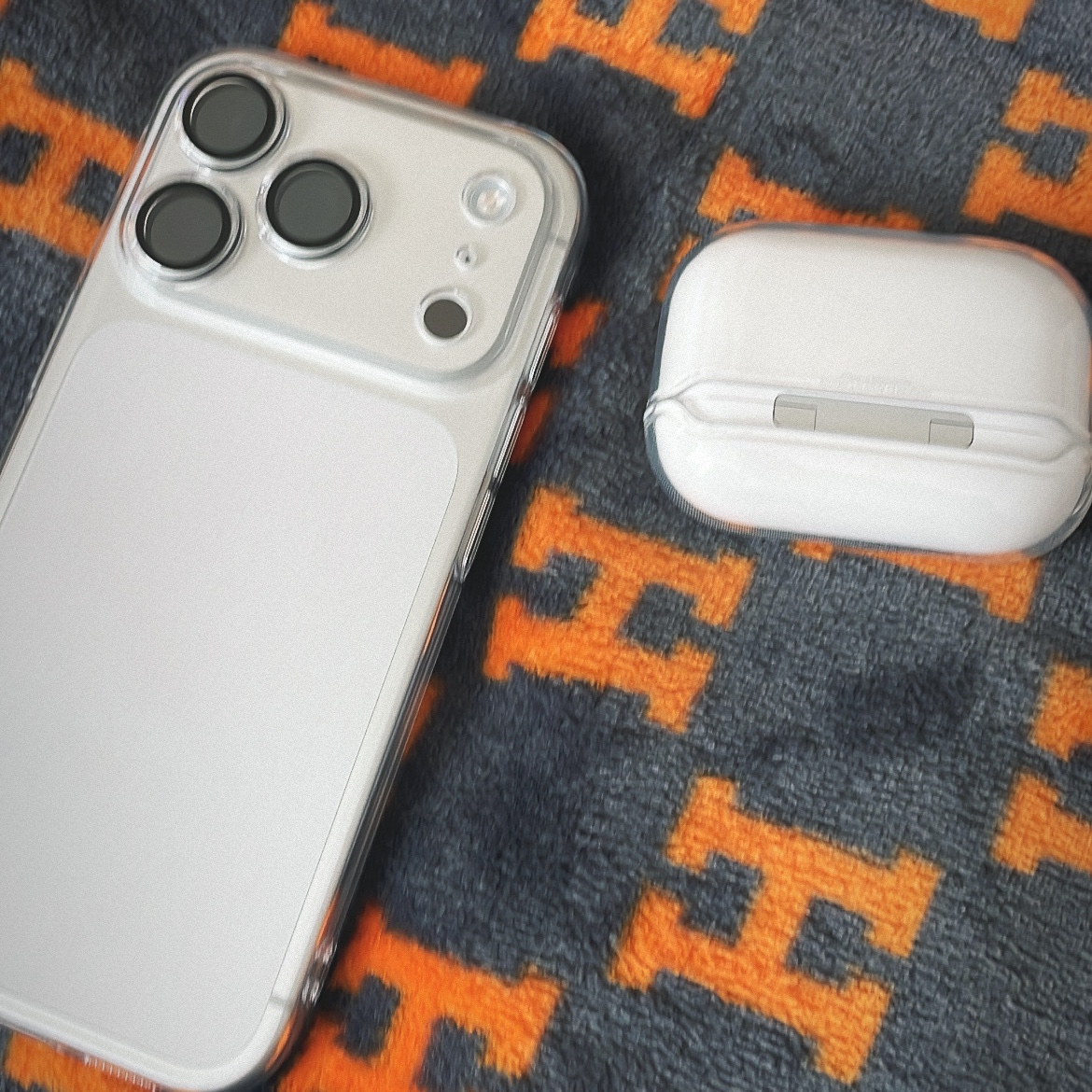 Apple AirPods Pro 3rd Gen (Korean Ver.), Apple iPhone 17 Pro 512GB Silver 착용 스타일