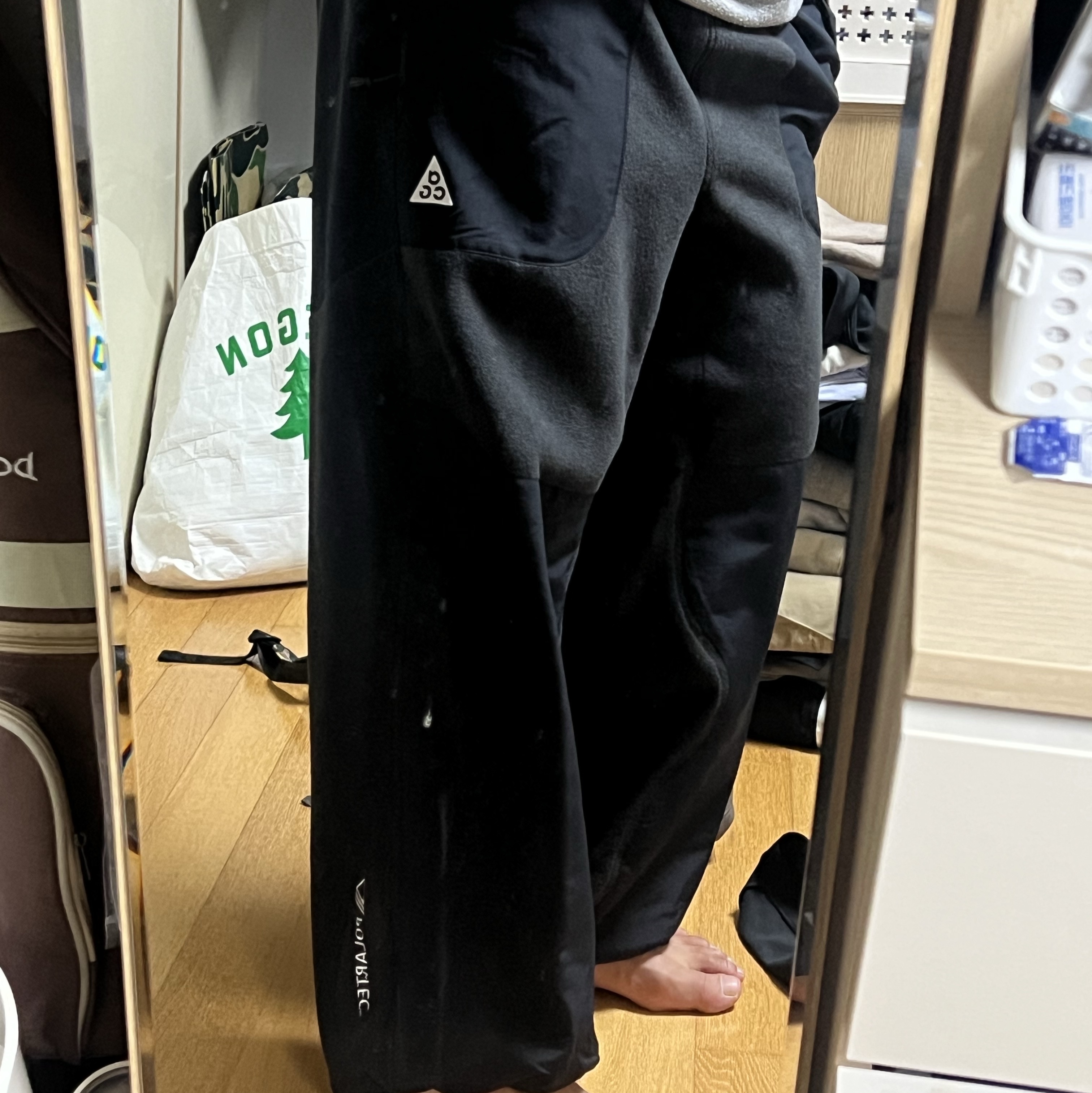 Nike ACG Wolf Tree Plus Fleece Pants Blue Void Black (HJ2864-492) 착용 스타일 - 1