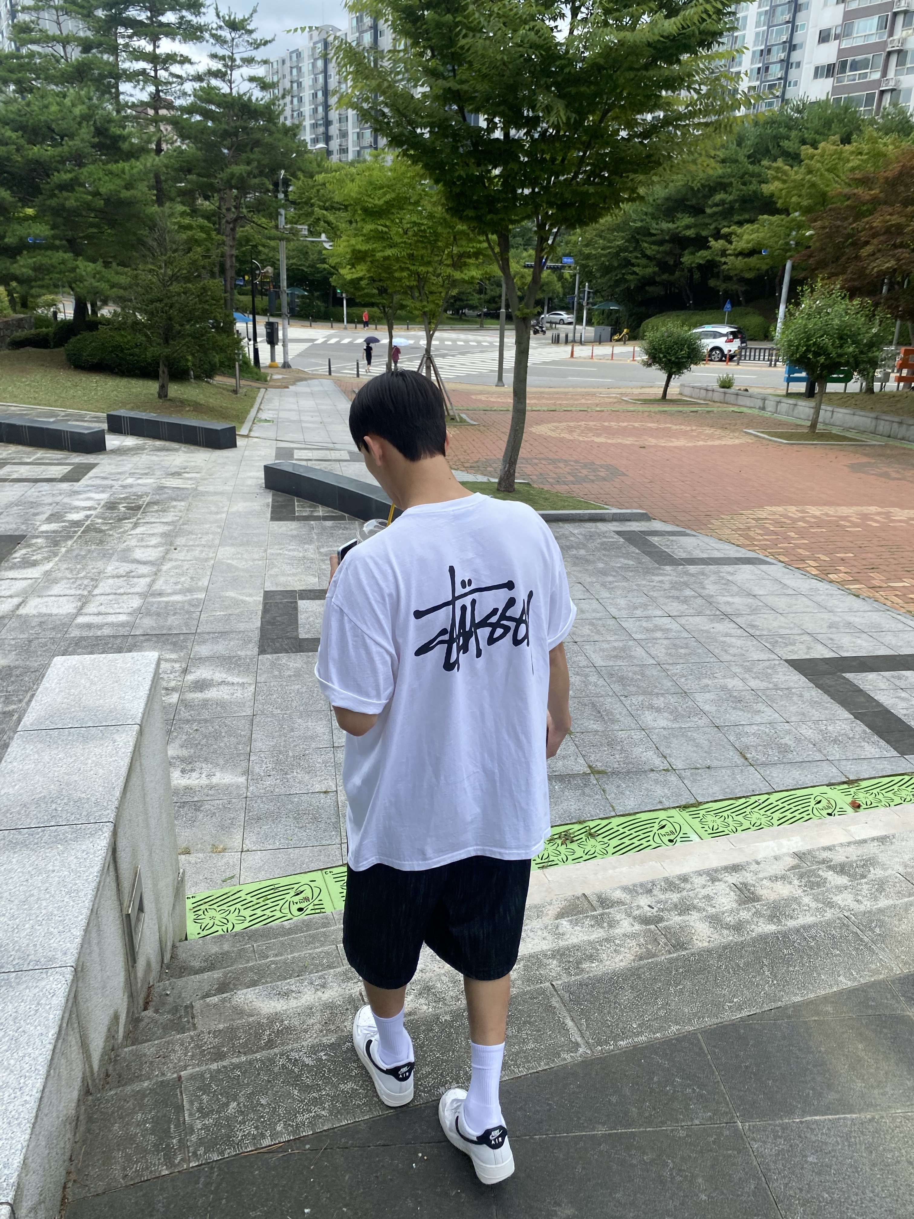 Nike Air Force 1 '07 White Black, Stussy Basic Stussy T-Shirt White 2024, 2025 착용 스타일